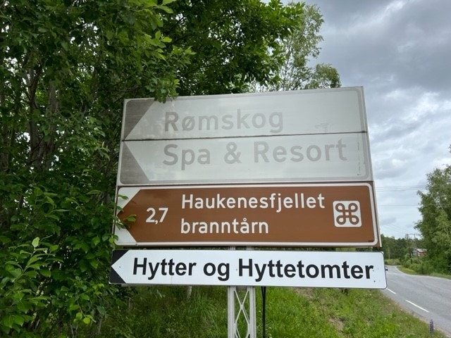 Avkjøring fra Fylkesvei 21 inn mot hyttefeltet Galleribilde