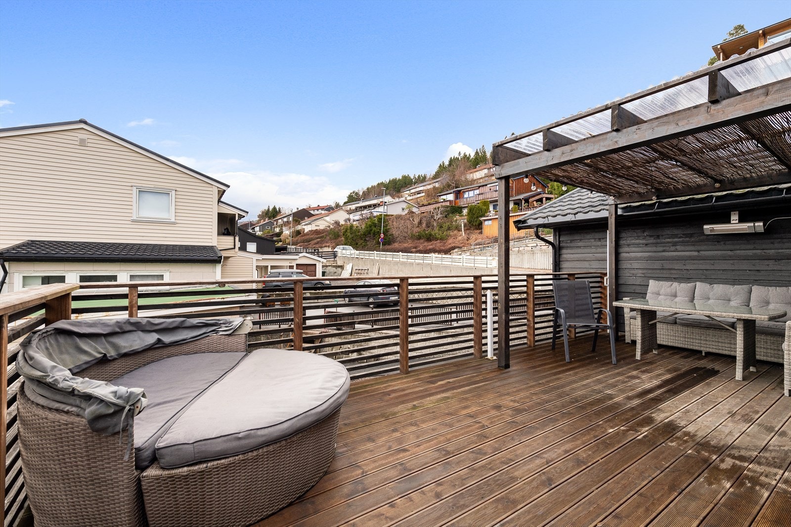 Verandaen har gode solforhold med sol fra morgen til kveld! Galleribilde