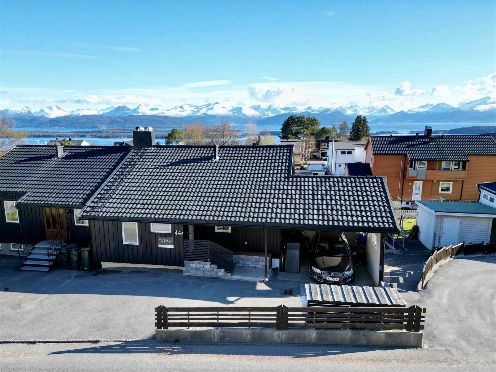 Pen 1/2 part av tomannsbolig med kort vei til skoler, butikk og offentlig kommunikasjon (foto privat) Galleribilde