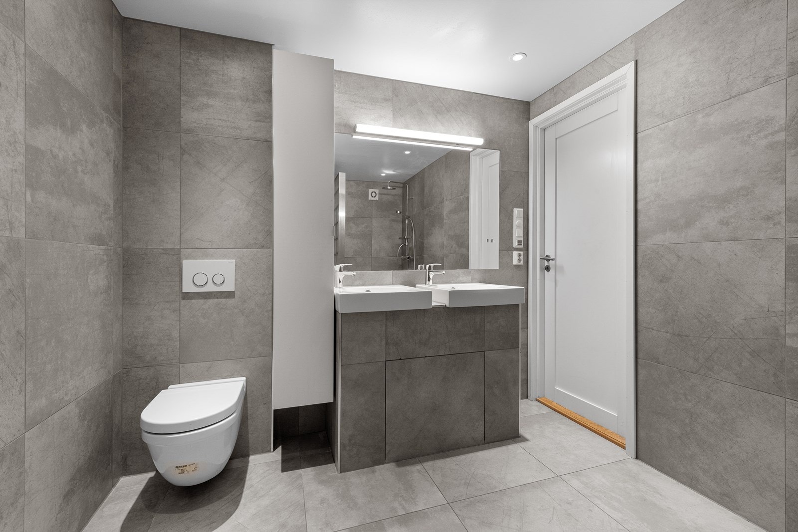 Bad/wc i underetasje, renovert i 2013 Galleribilde