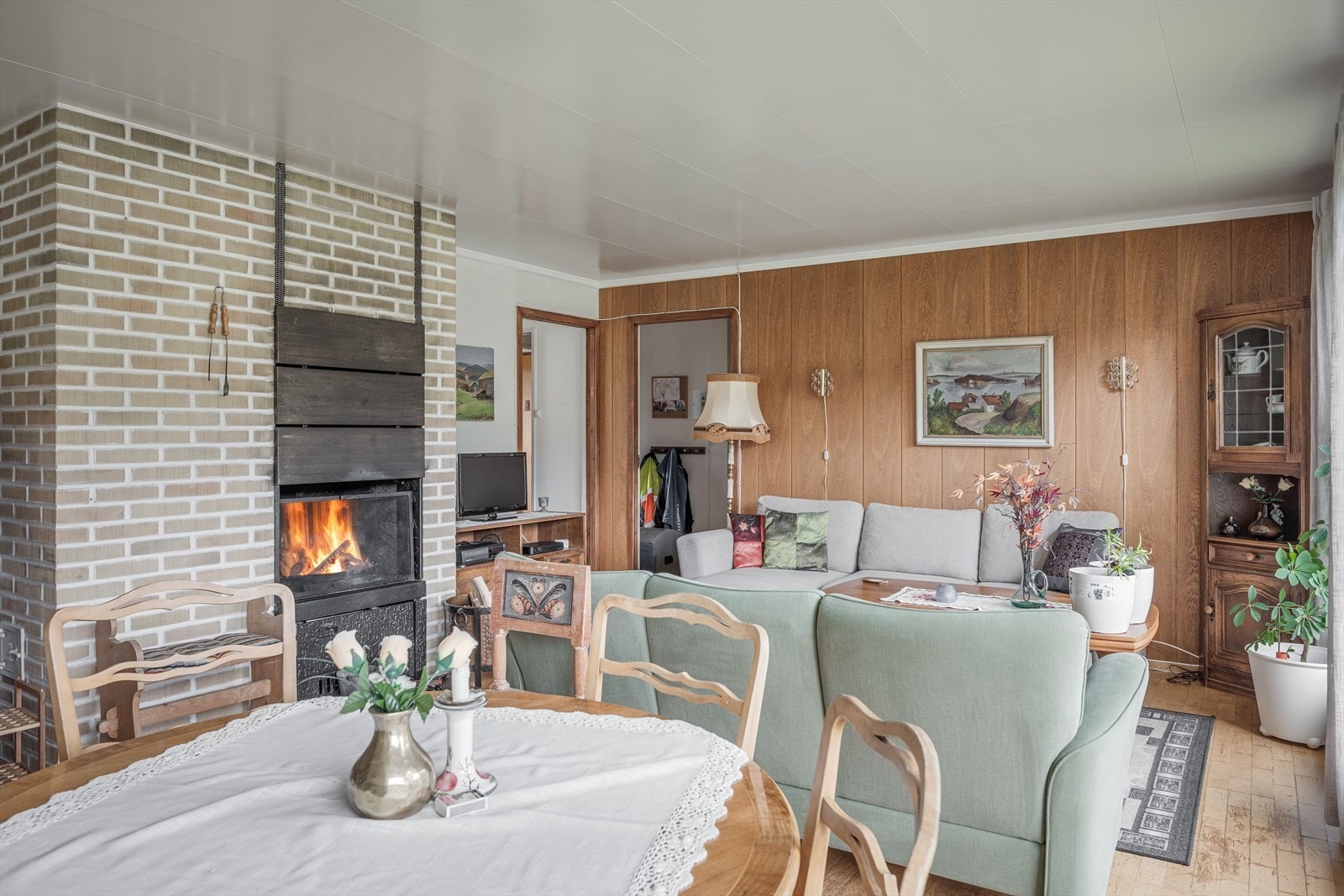 Oppvarming med blant annet vedfyring. Galleribilde