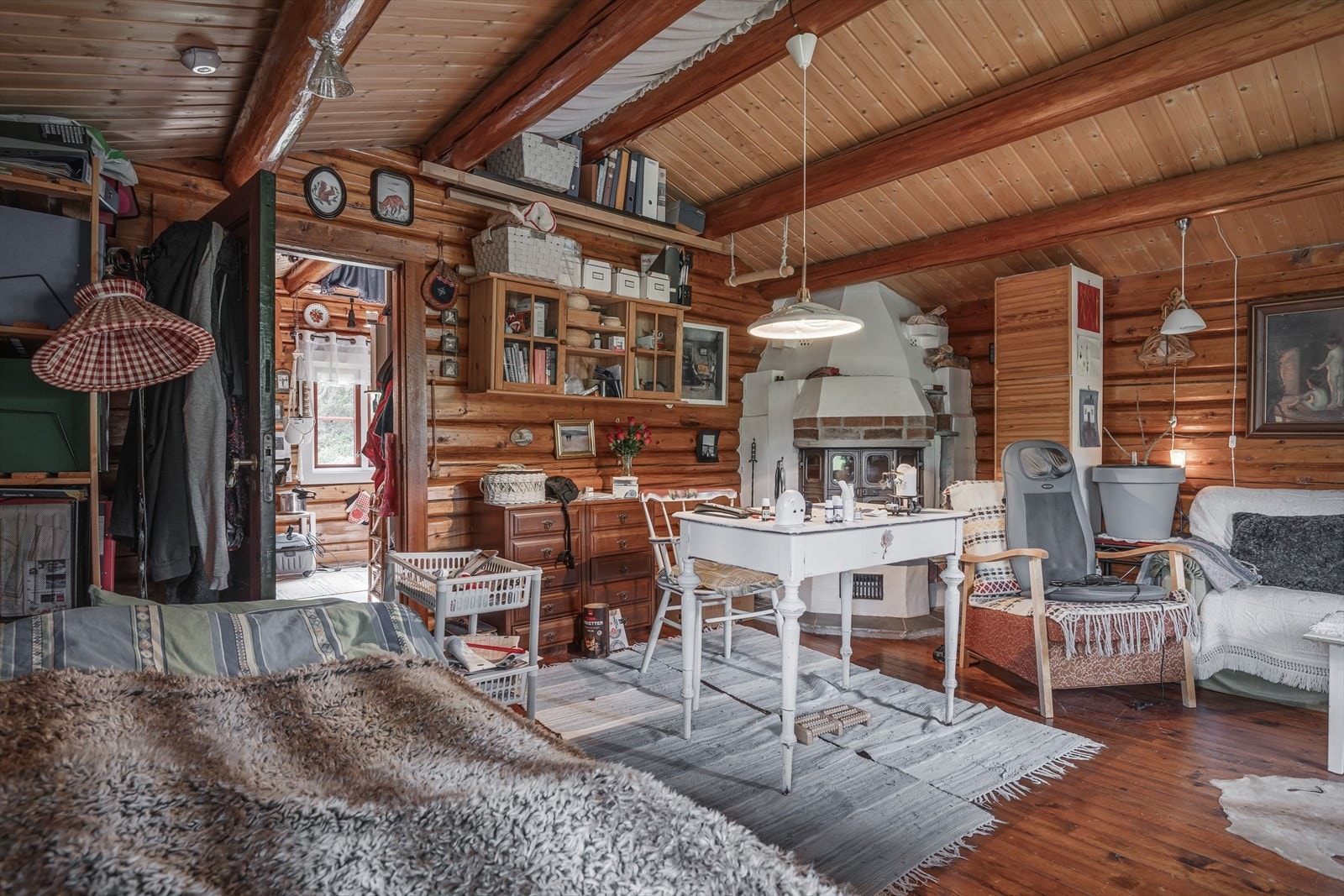 Muligheter for overnattingsplasser i stuen i fritidsboligen. Galleribilde