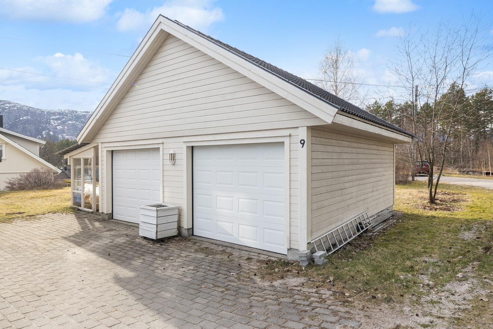 Parkering i dobbelgarasje m/ hems. Galleribilde