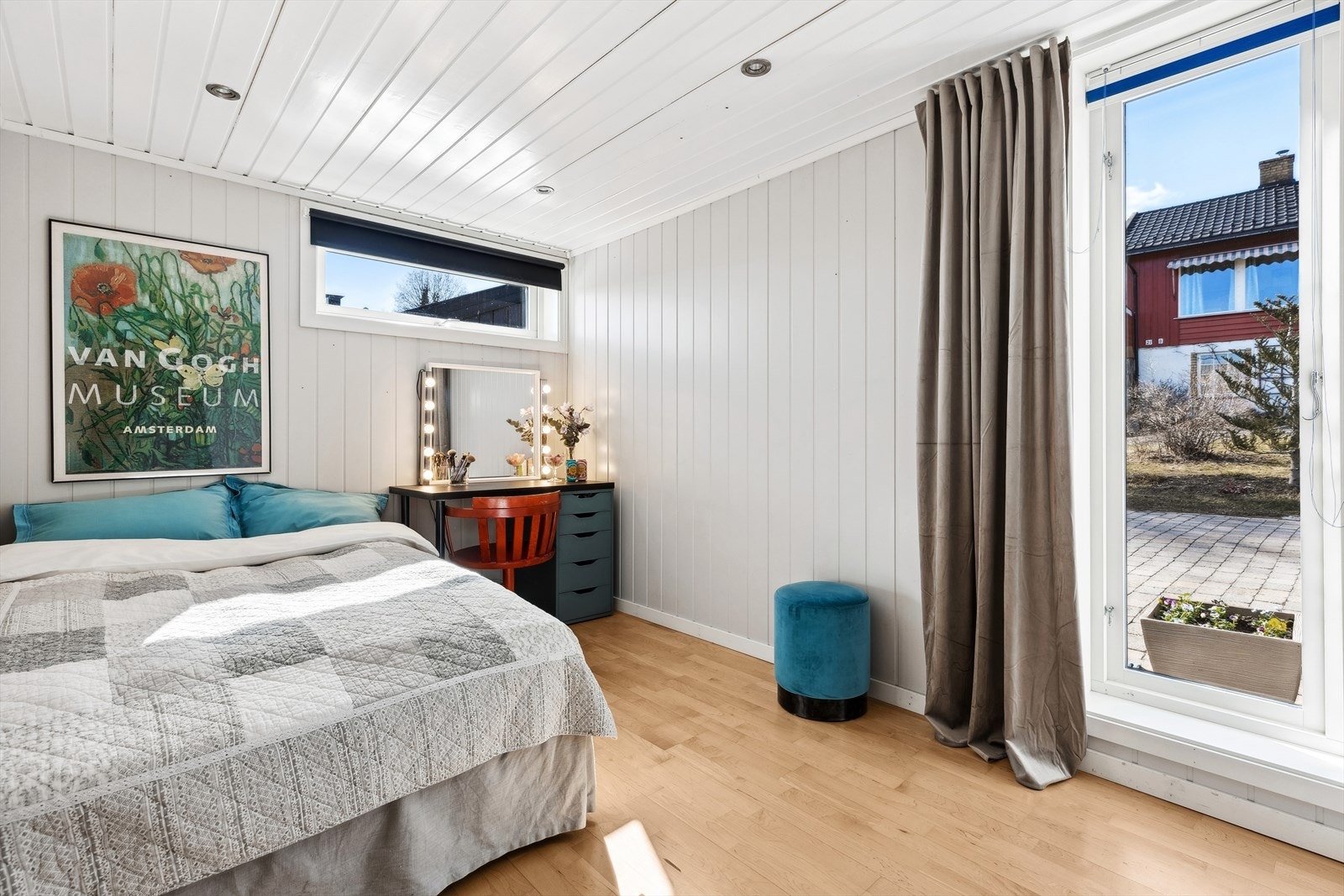 Soverom 4 har garderobeskap med skyvedør. Galleribilde