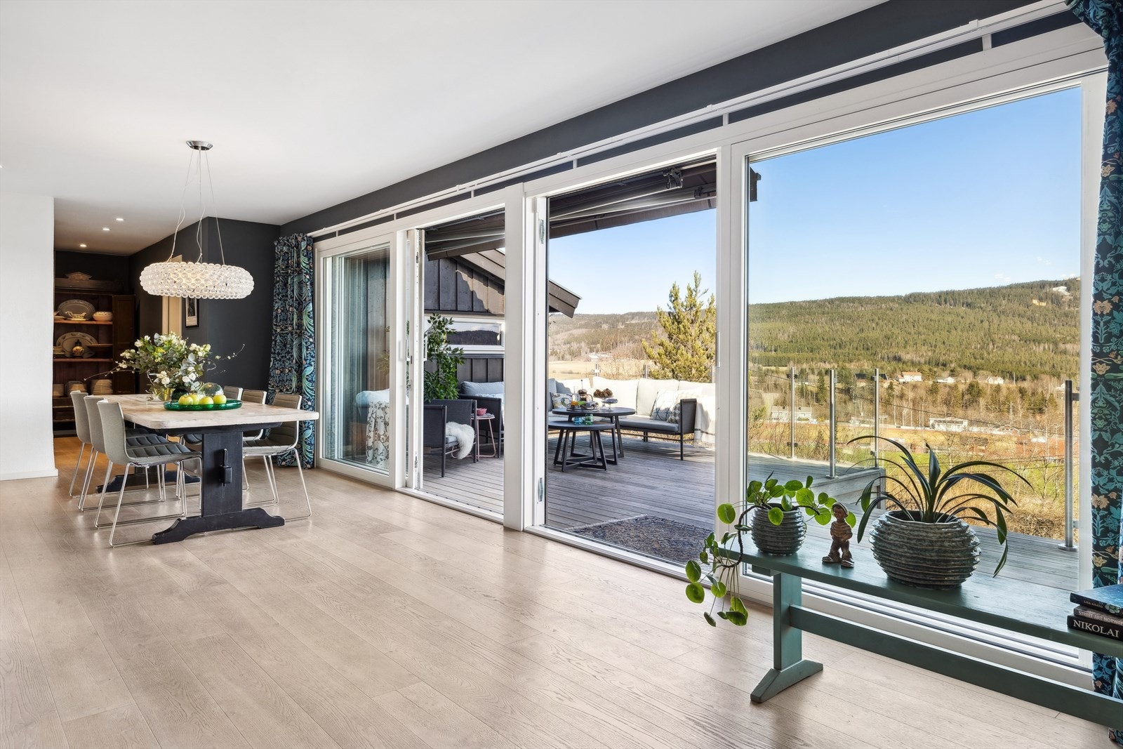 Stue med direkte utgang til herlig terrasse. Galleribilde