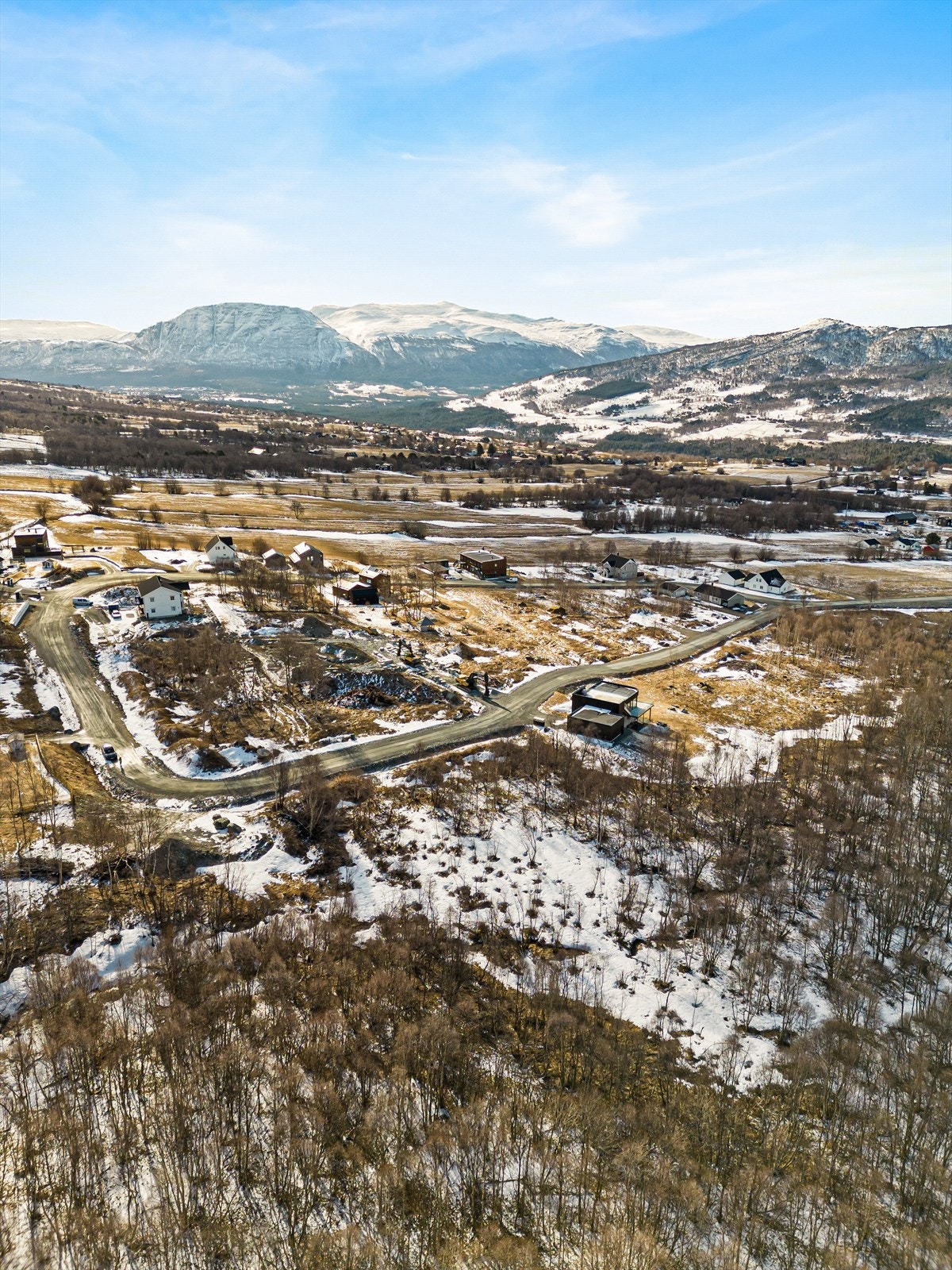 Her kan du skape drømmehjemmet, omkranset av vakker natur og majestetiske fjell. Galleribilde