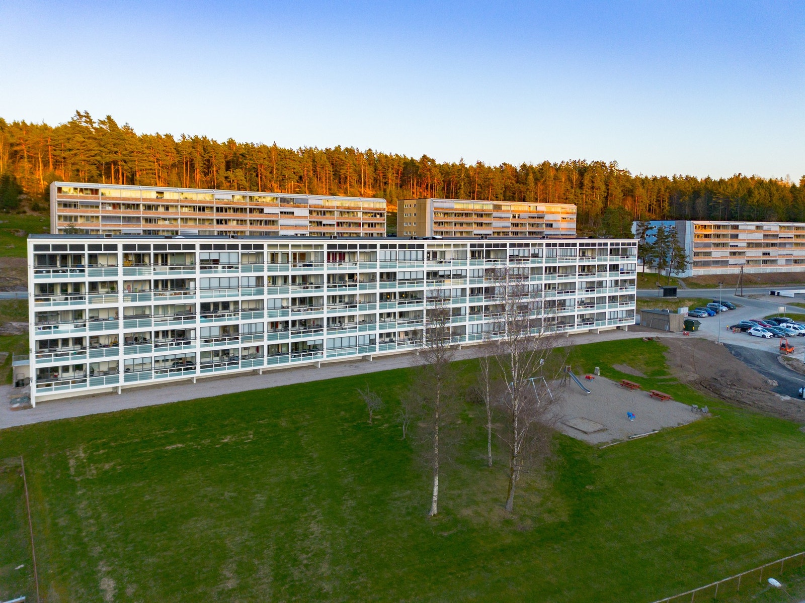 Dalveien 114 er et veldrevet borettslag og har en sentral beliggenhet nært Grålum og 109- veien mot Fredrikstad. Galleribilde