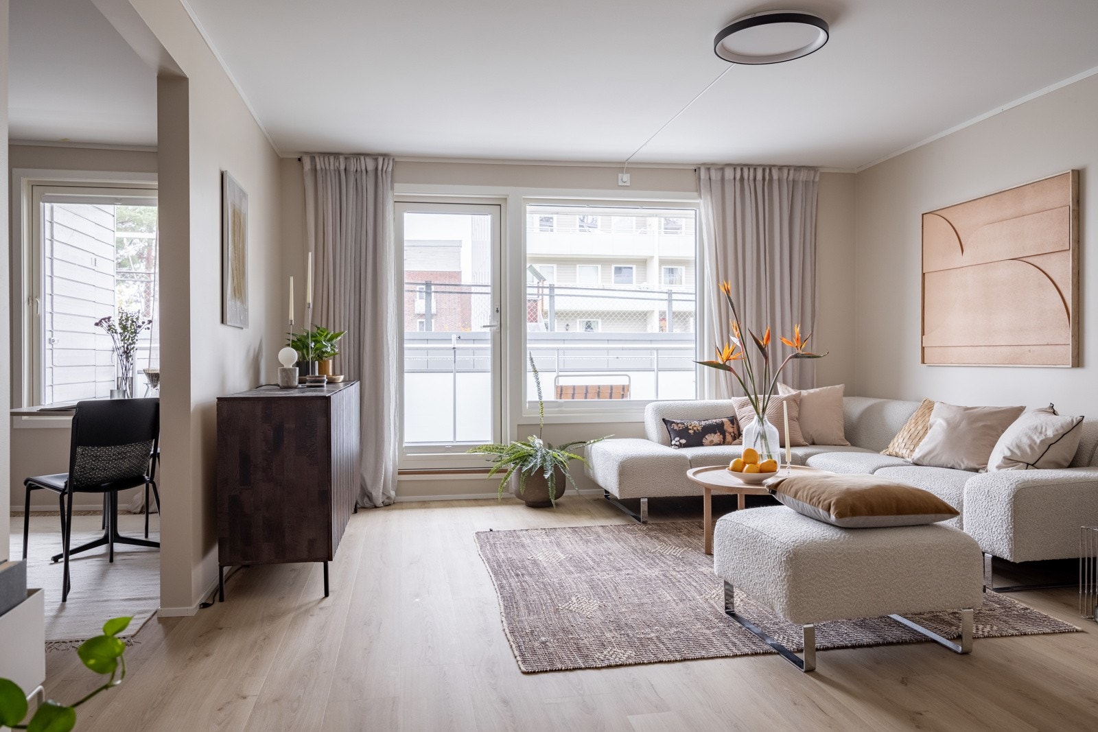 Her er det plass til både sofagruppe, spisebord, TV-seksjon og annet ønsket møblement. Galleribilde