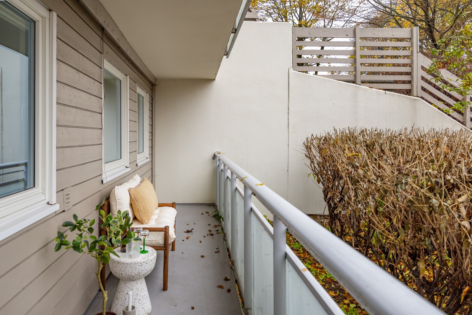 Fra hovedsoverommet er det utgang til den østvendte balkongen på 8,2 m² med morgensol. Galleribilde