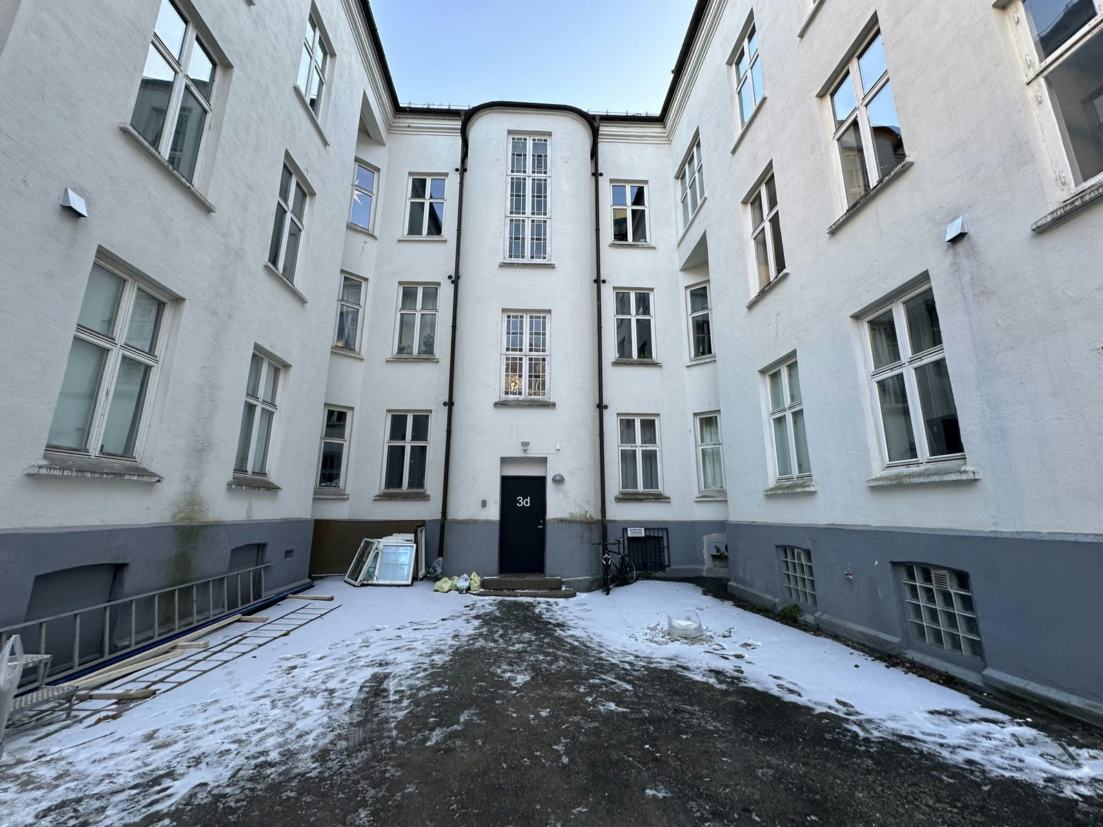Parkering med elbillader Galleribilde