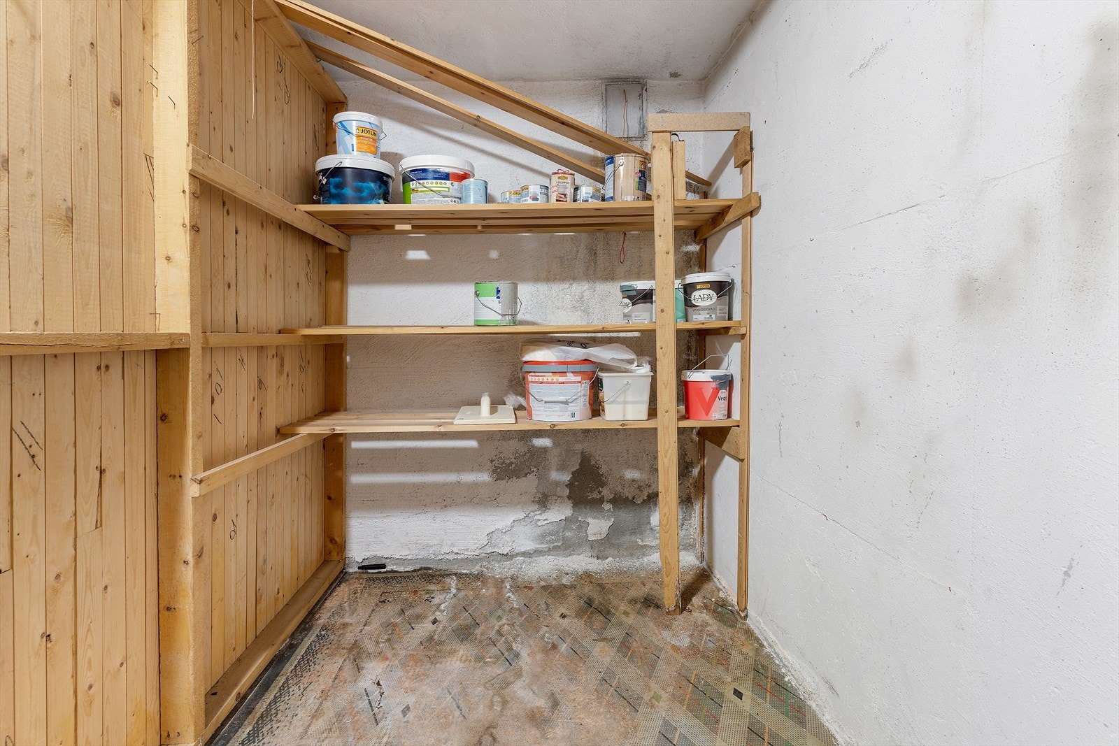 Det medfølger 2 boder i kjelleren Galleribilde
