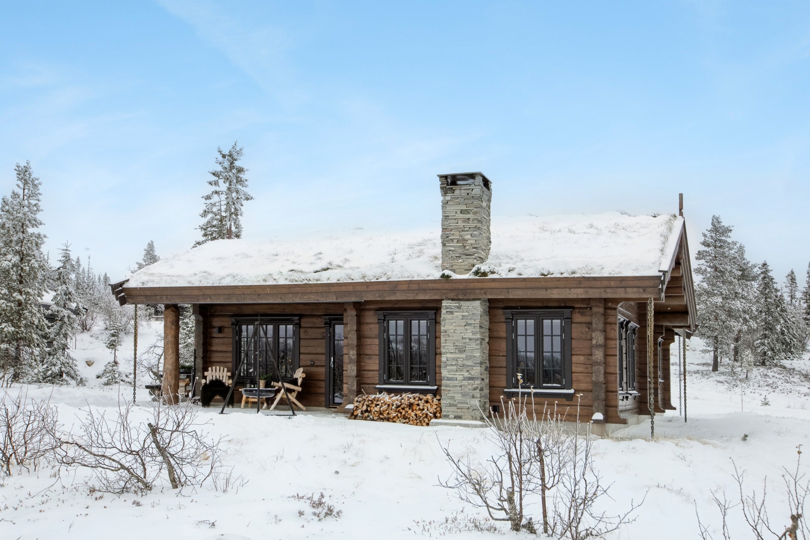 Koselig fasade. (Bilde fra tilsvarende hytte) Galleribilde