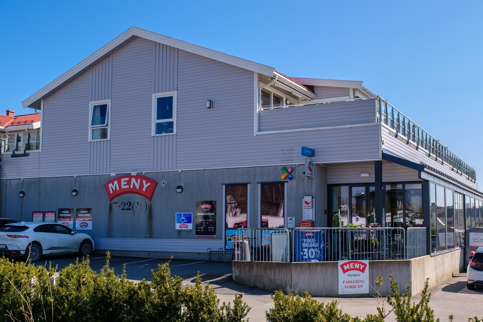 Nærområde Meny-Blinken - med rikelig utvalg av matvarer Galleribilde