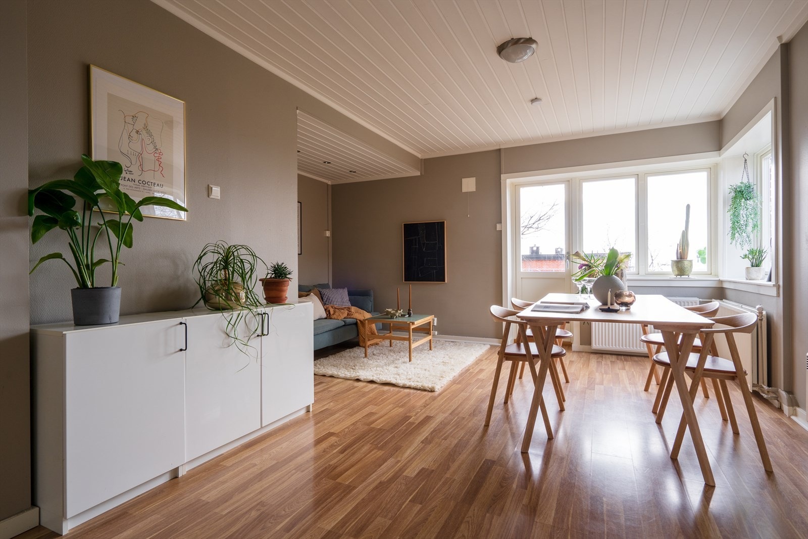 Spisestuen finner sin naturlige plass mellom stue- og kjøkkendel. Galleribilde