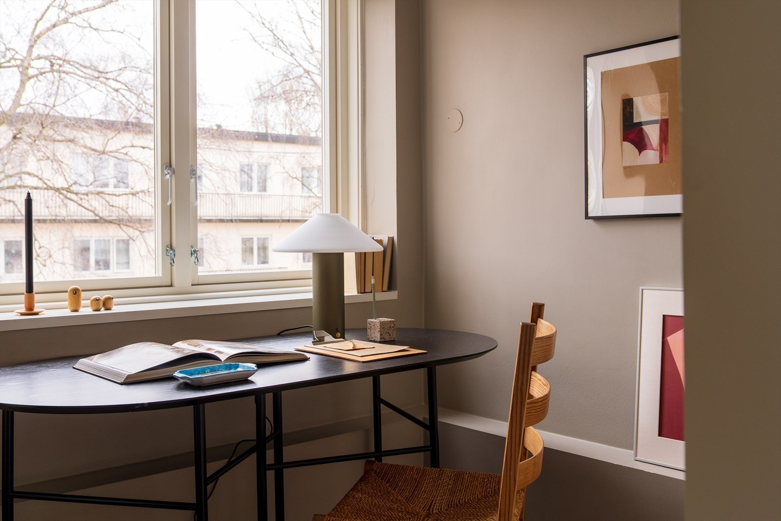 Rommet er holdt i den samme behagelige paletten som resten av leiligheten. Galleribilde