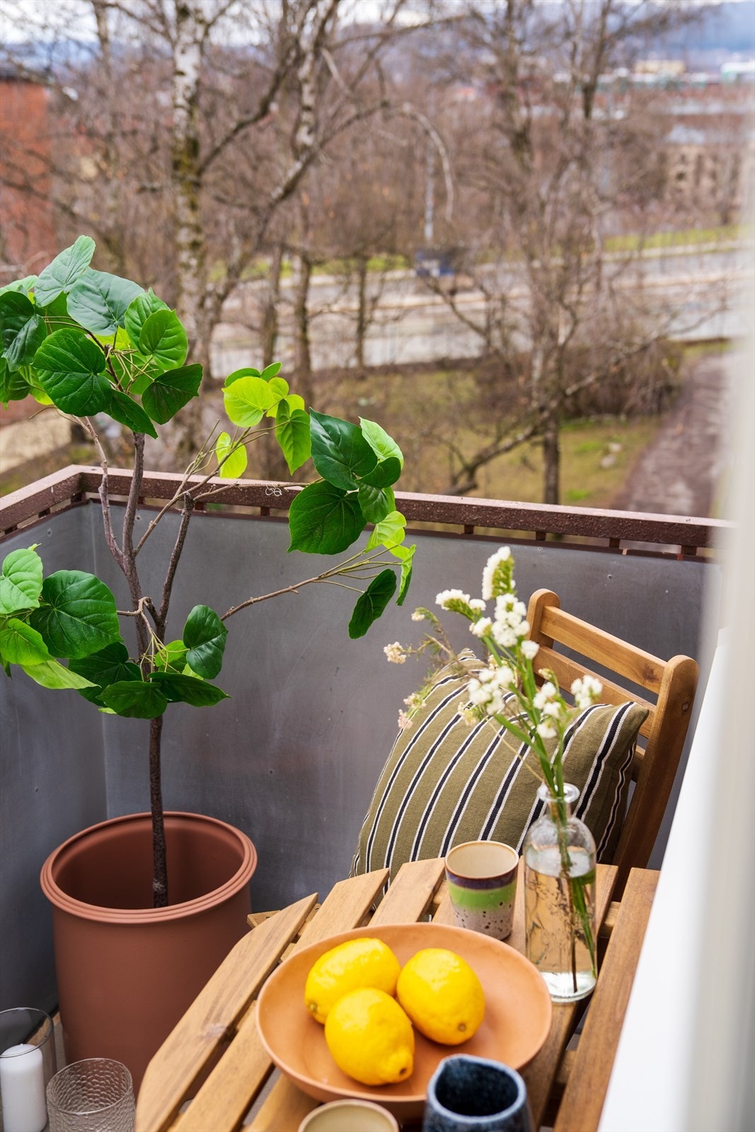 Fra stuen har du adkomst til sørvestvendt balkong på ca. 4 kvm. Galleribilde