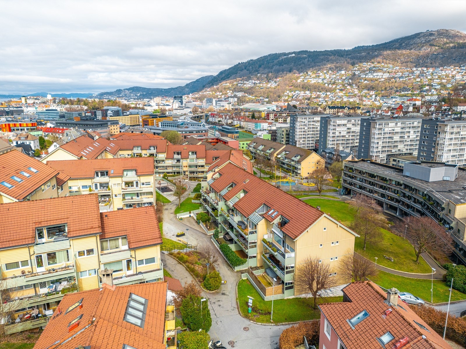 Borettslaget har store fine grøntarealer som beboerne kan fritt benytte seg av Galleribilde