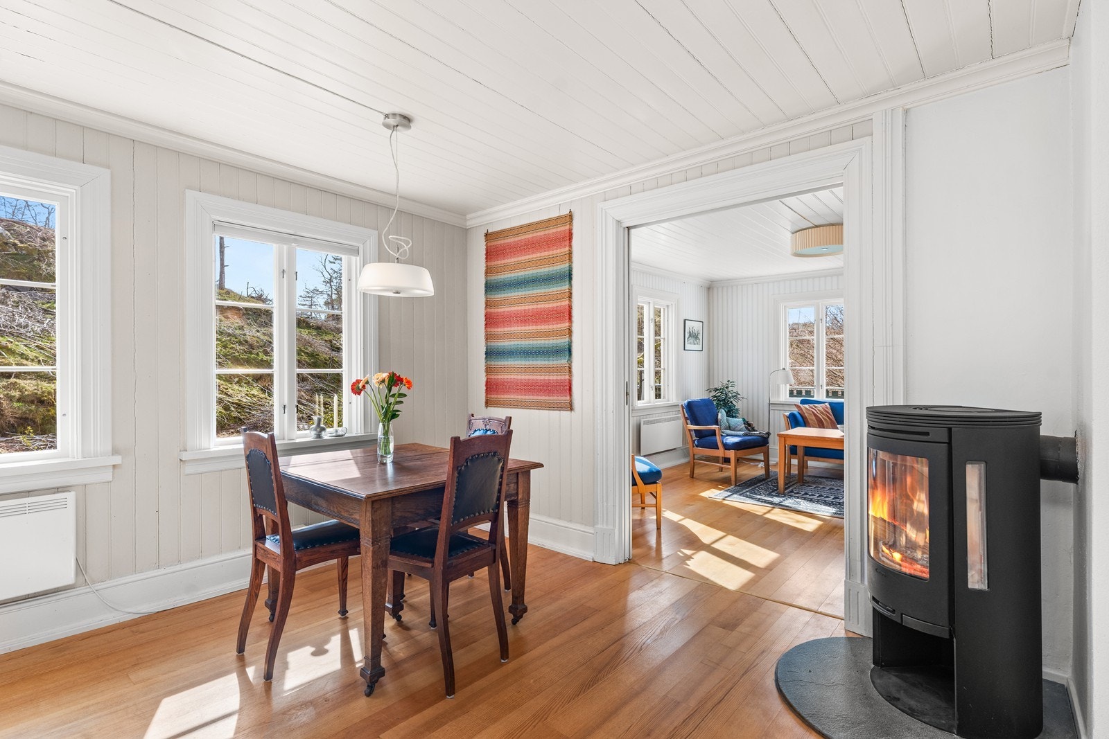 Lyse flotte rom som gir god kontakt med mellom inne- og uteområdene Galleribilde