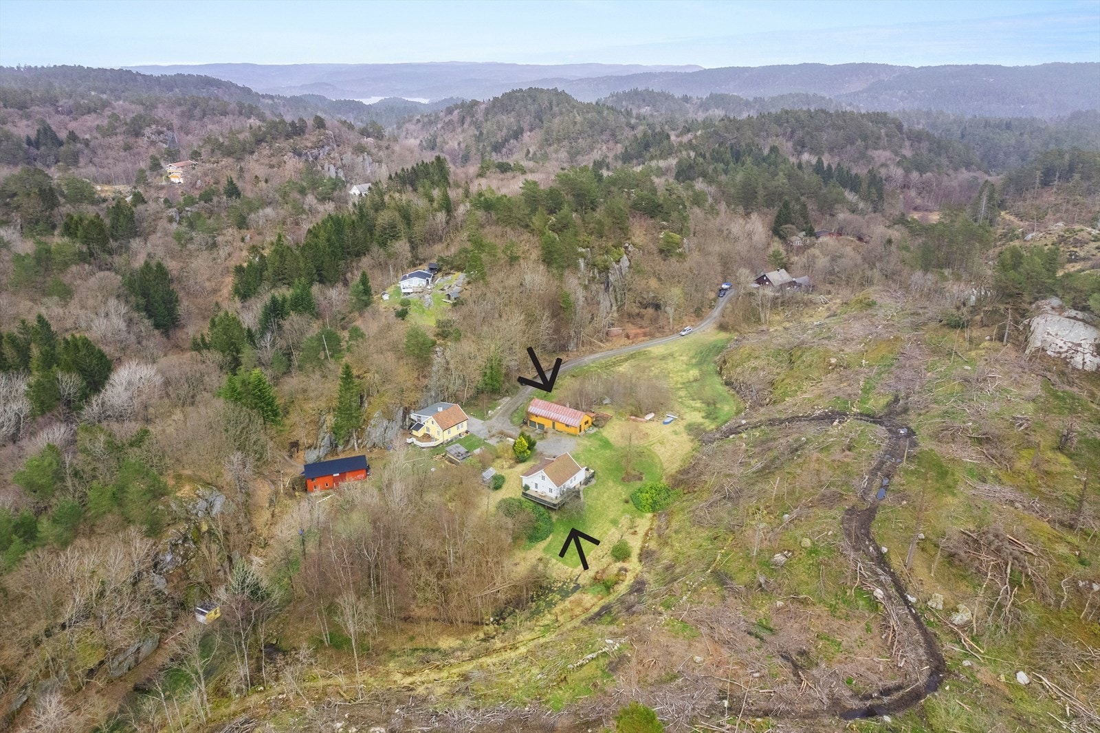 Fin plassering på en lun og solrik tomt Galleribilde