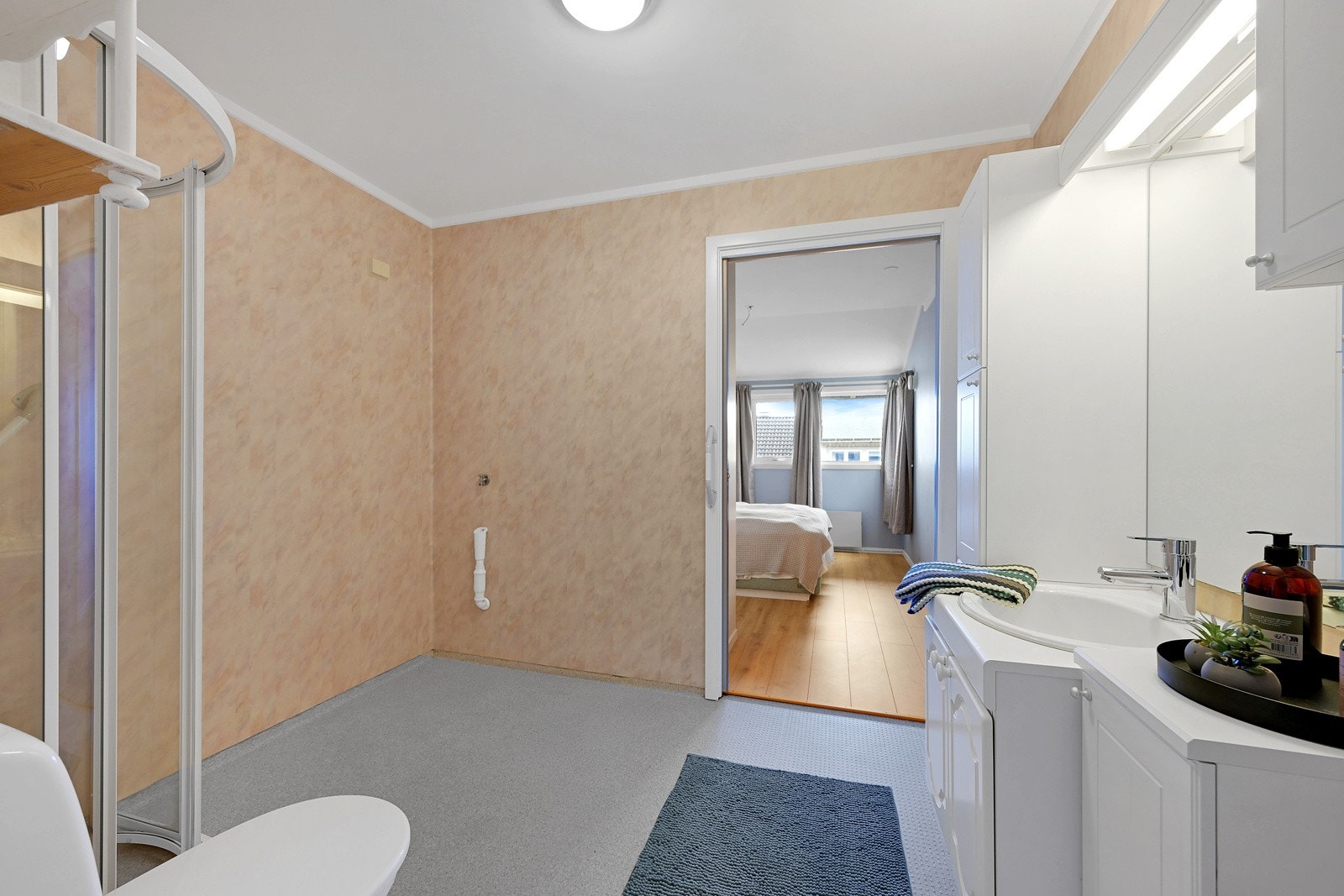 Det er opplegg for vaskemaskin på badet Galleribilde