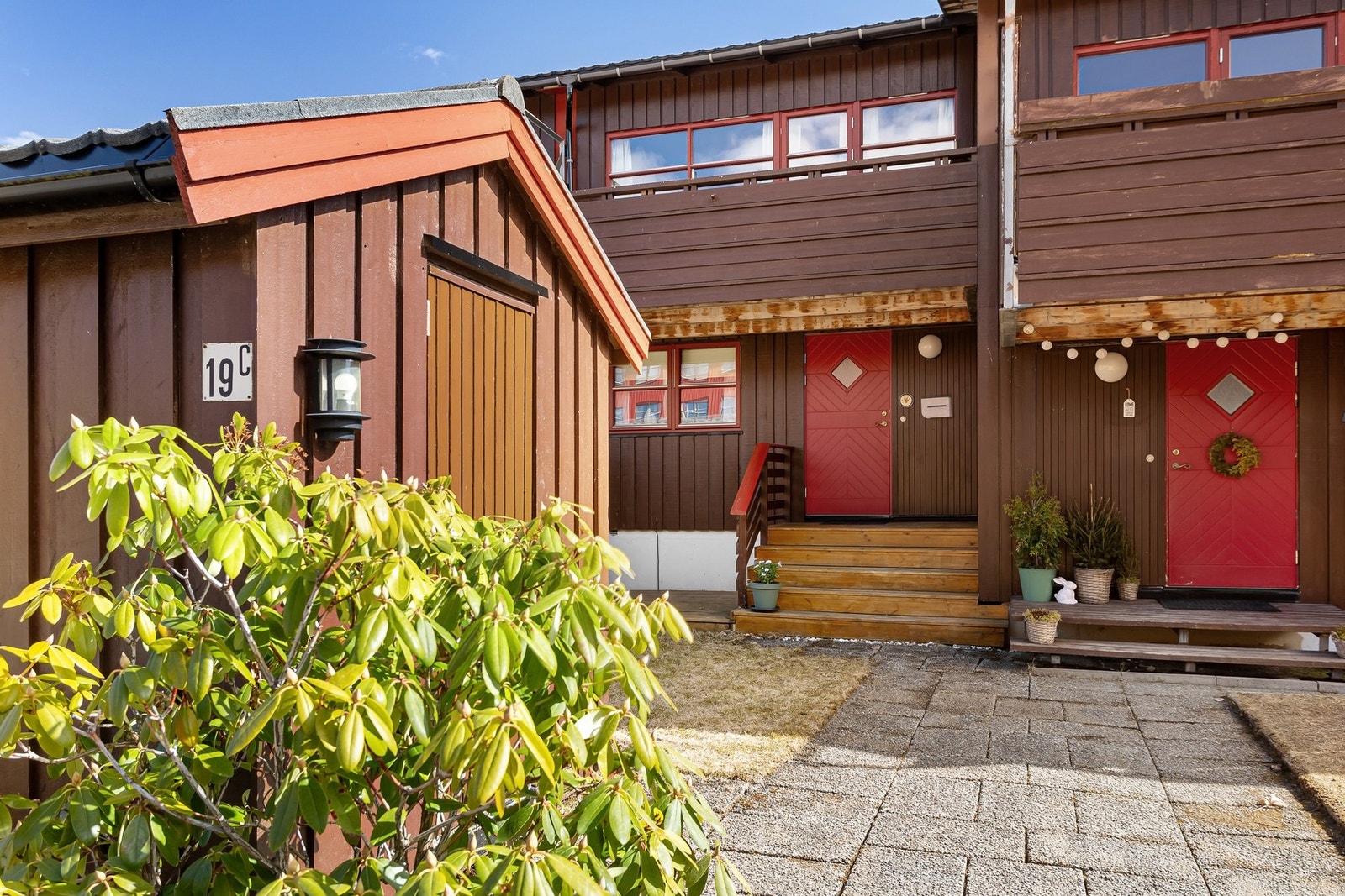 Boligen har en attraktiv beliggenhet i et familievennlig boligområde. Galleribilde