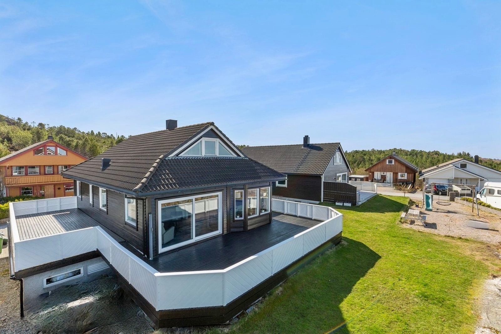 EinendomsMegler 1 v/Morten Høvik har gleden av å presentere Linneaveien 10! Galleribilde