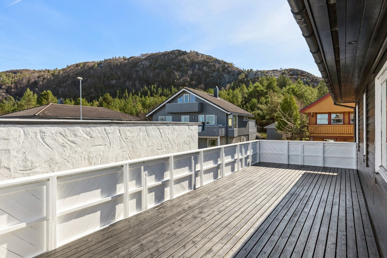 Man kan flytte seg rundt boligen, så kan nyte solen fra den står opp, til den går ned Galleribilde