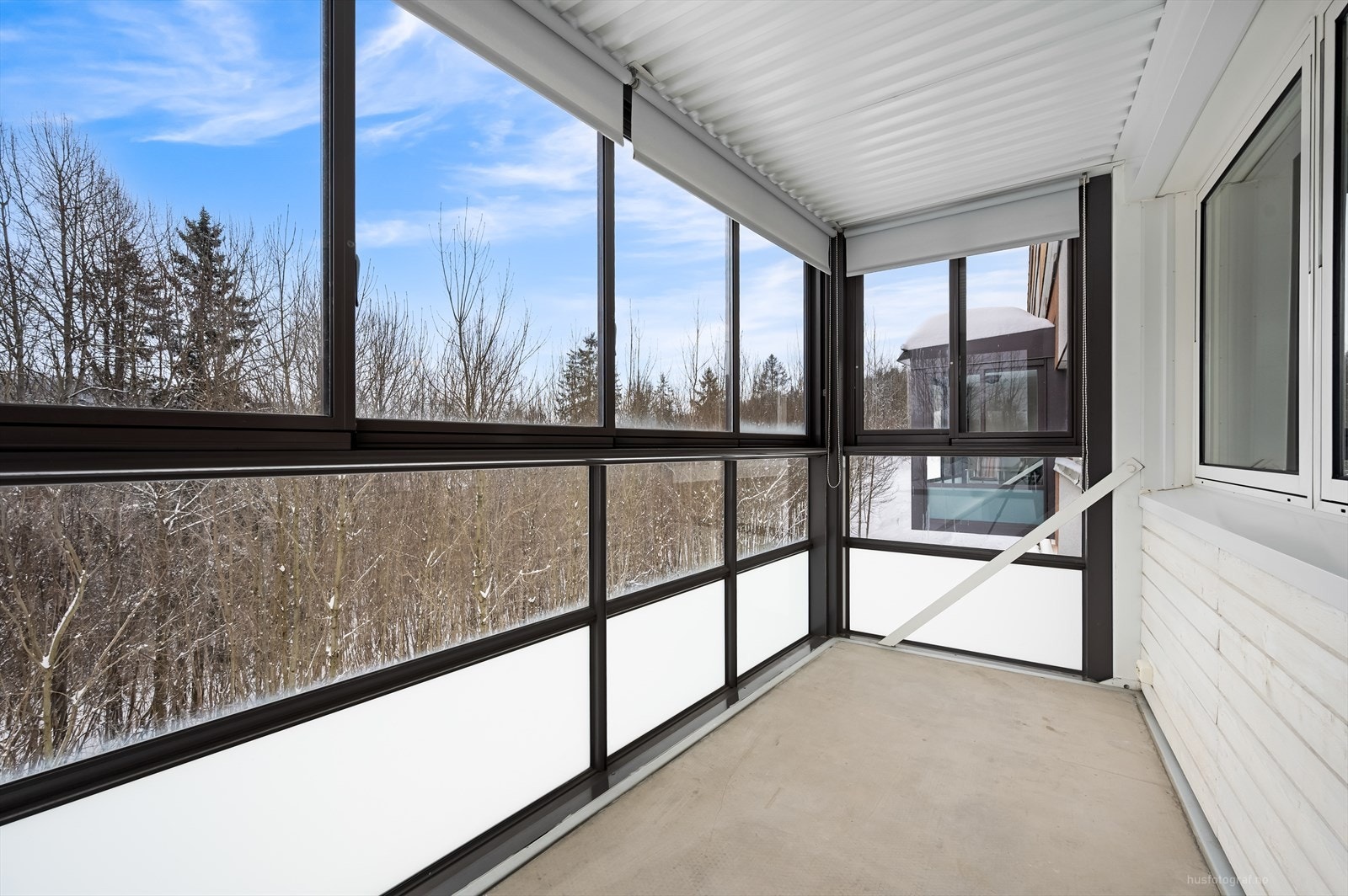Innglasset balkong Galleribilde