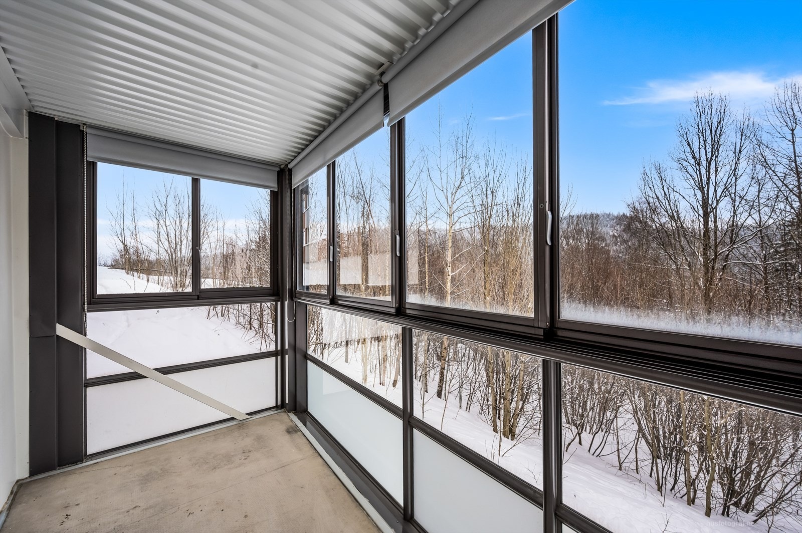 Innglasset balkong Galleribilde