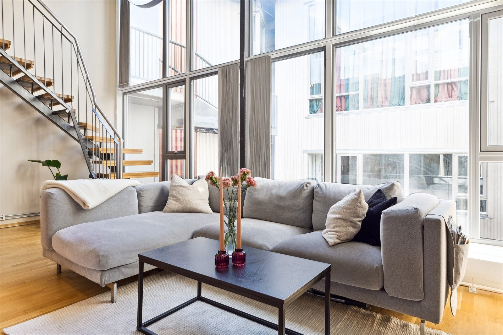 Lameller på vinduene skjermer for solen om ønskelig. Galleribilde