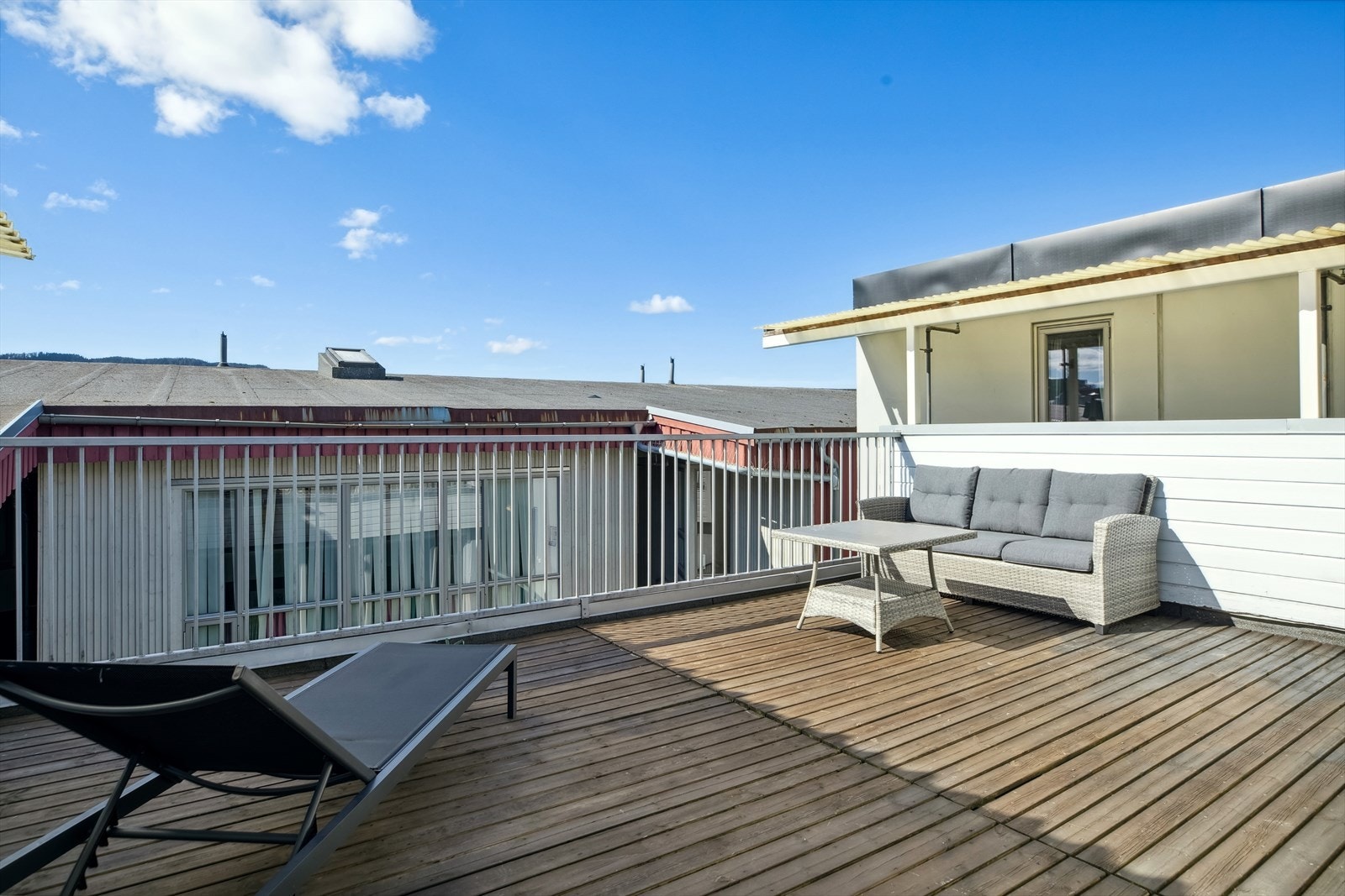 Takterrassen innbyr til både stille stunder og lange, sosiale kvelder. Galleribilde