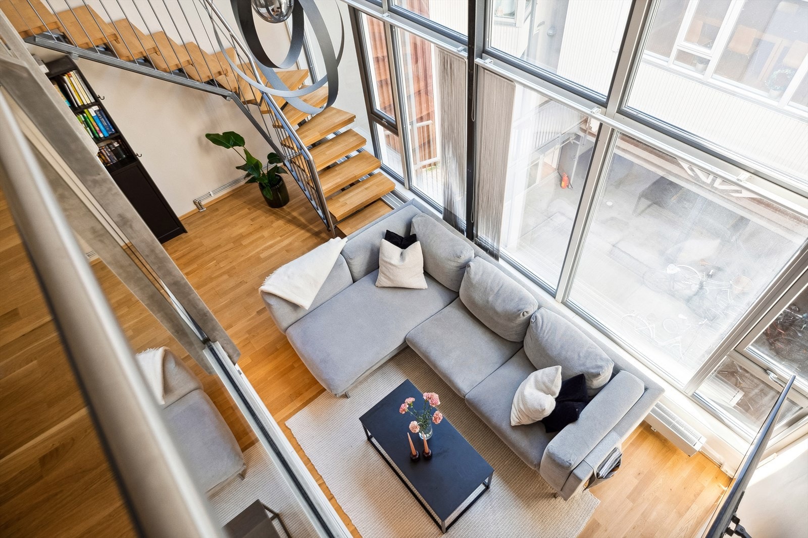 Heimdal Eiendomsmegling v/ Ludvig Bøgseth har gleden av å presentere Fjordgata 26 - en stilig og arealeffektiv 1-roms andelsleilighet midt i sentrum. Galleribilde