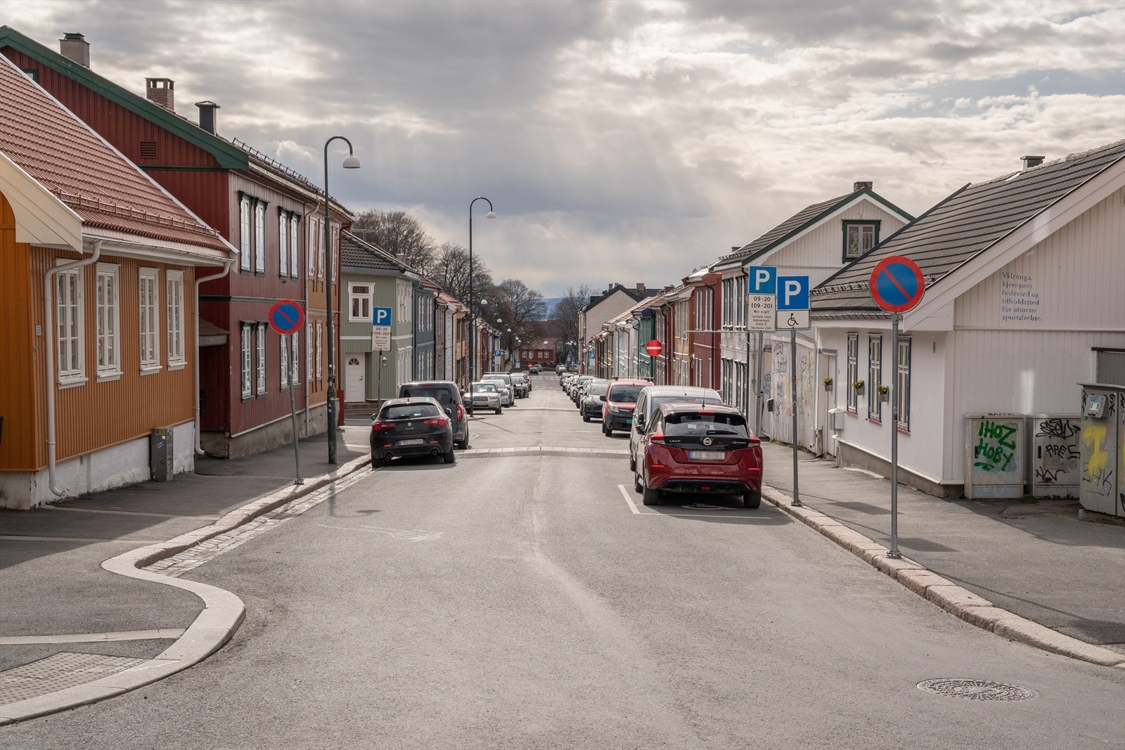 Her bor du godt til i et sjarmerende nabolag med flotte tur- og rekreasjonsområdet og nærhet til daglige behov som butikker, spisesteder og treningssenter. Galleribilde