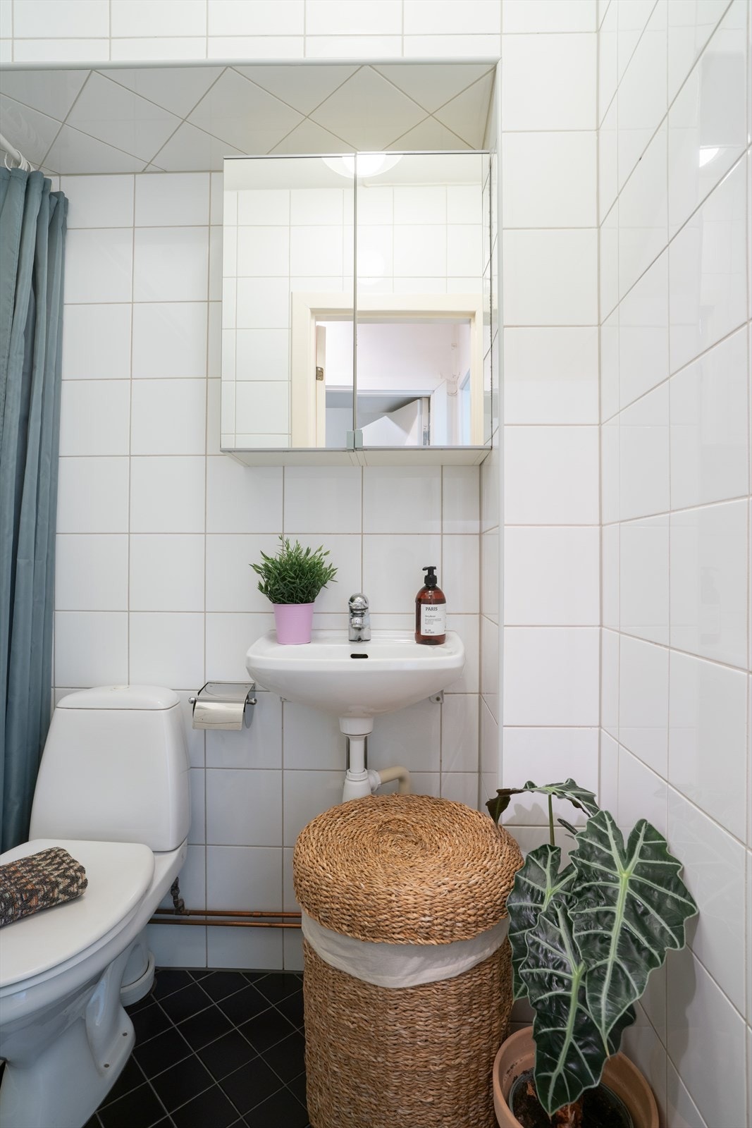 Fellesvaskeri i borettslaget er gratis og oppleves som lite trafikkert og ligger kun 2 etasjer nedfor leiligheten. Galleribilde