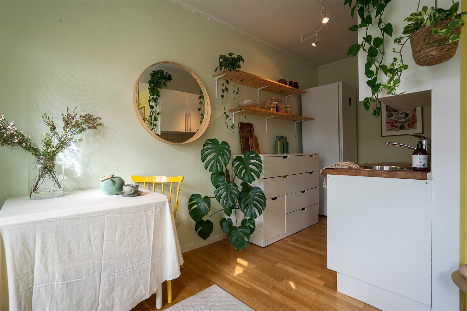 Det er varmtvann og fellesvaskeri i felleskostnadene. Galleribilde