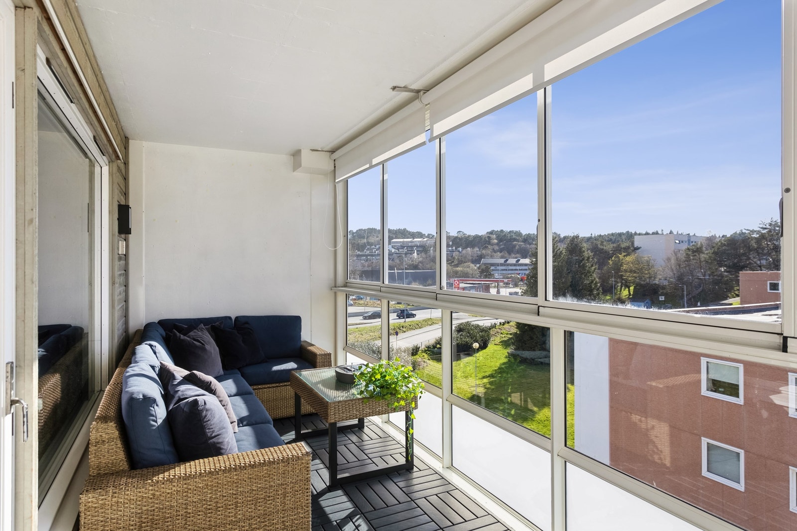 Medfølger fast garasjeplass med mulighet for å sette opp lader til el-bil. Galleribilde