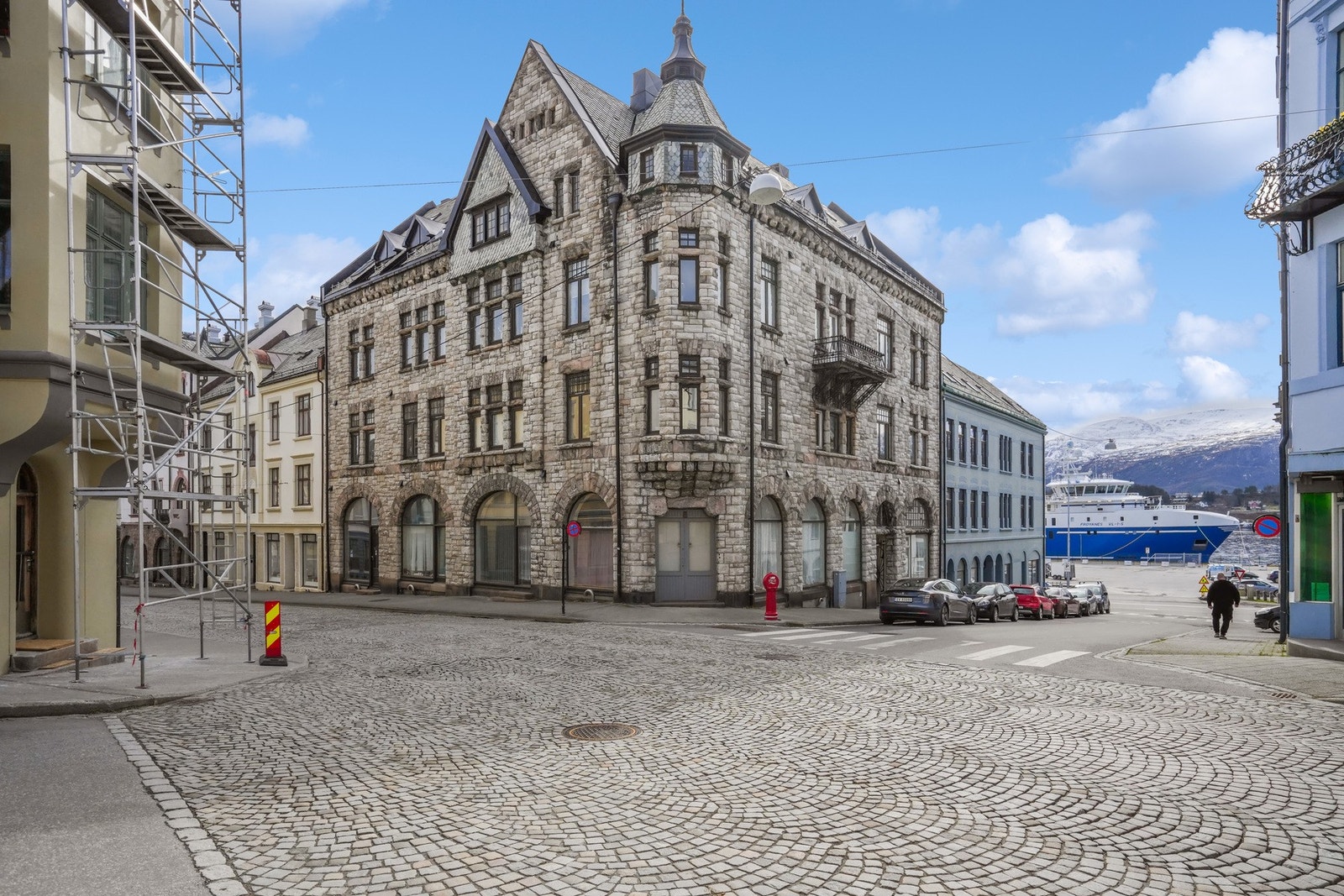 En lekker 2-roms leilighet i et bygg med særpregende arkitektur i Jugendstil. Galleribilde