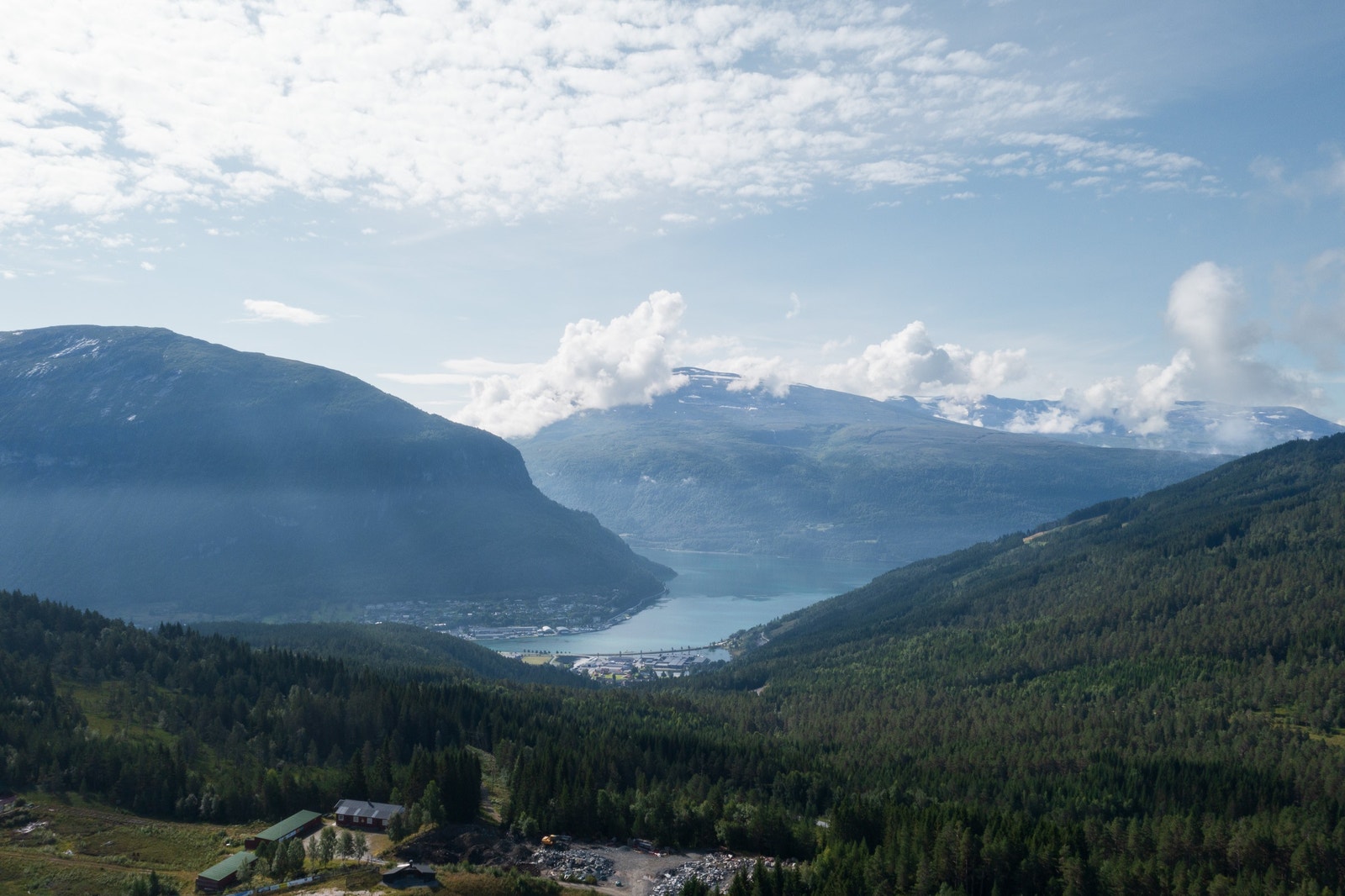 Hele tomteområdet har utsikt over Nordfjord! Galleribilde