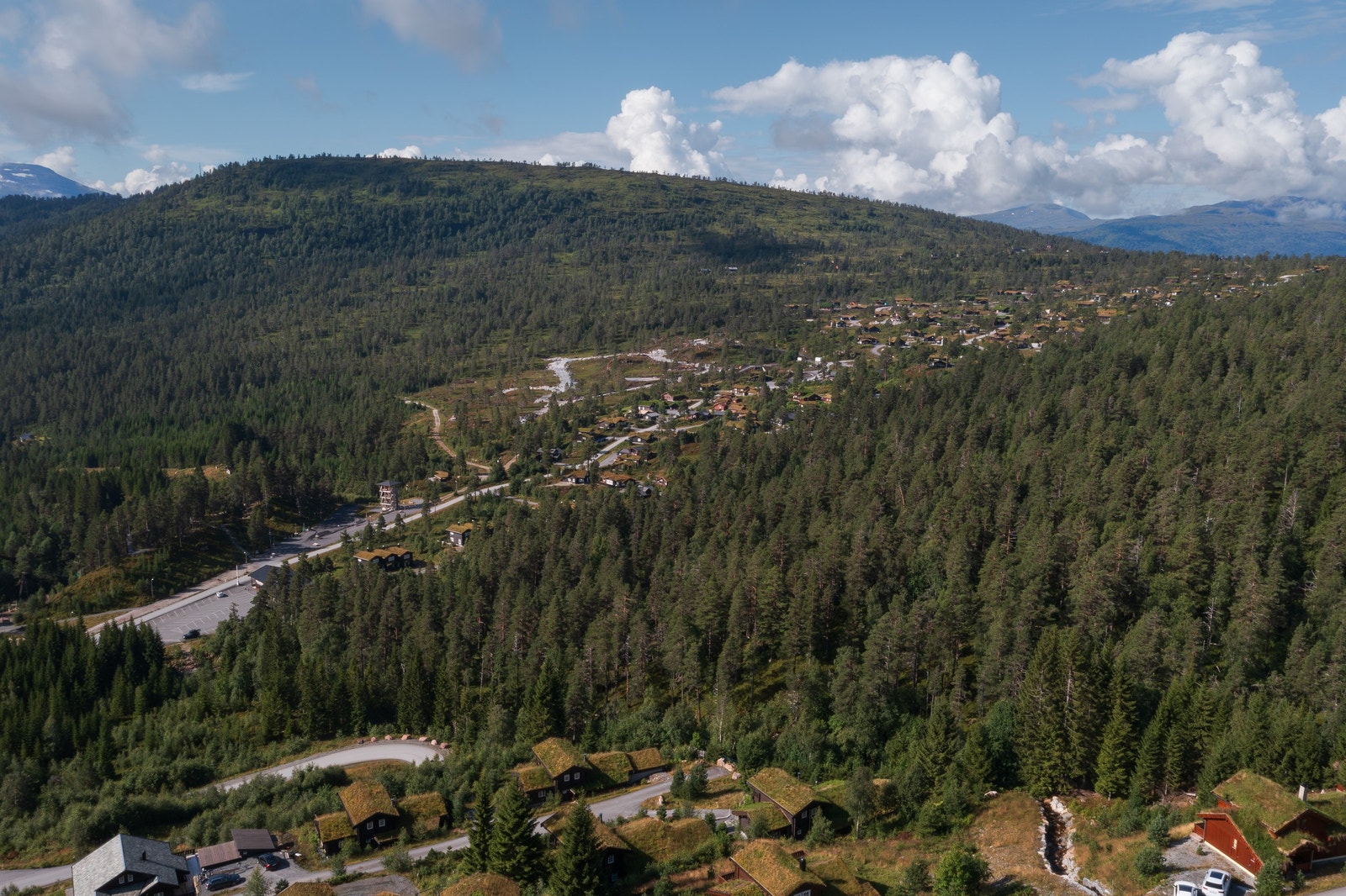 Tomtene ligger i umiddelbar nærhet til både langrennsløyper og Stryn vinterski / alpin. Galleribilde
