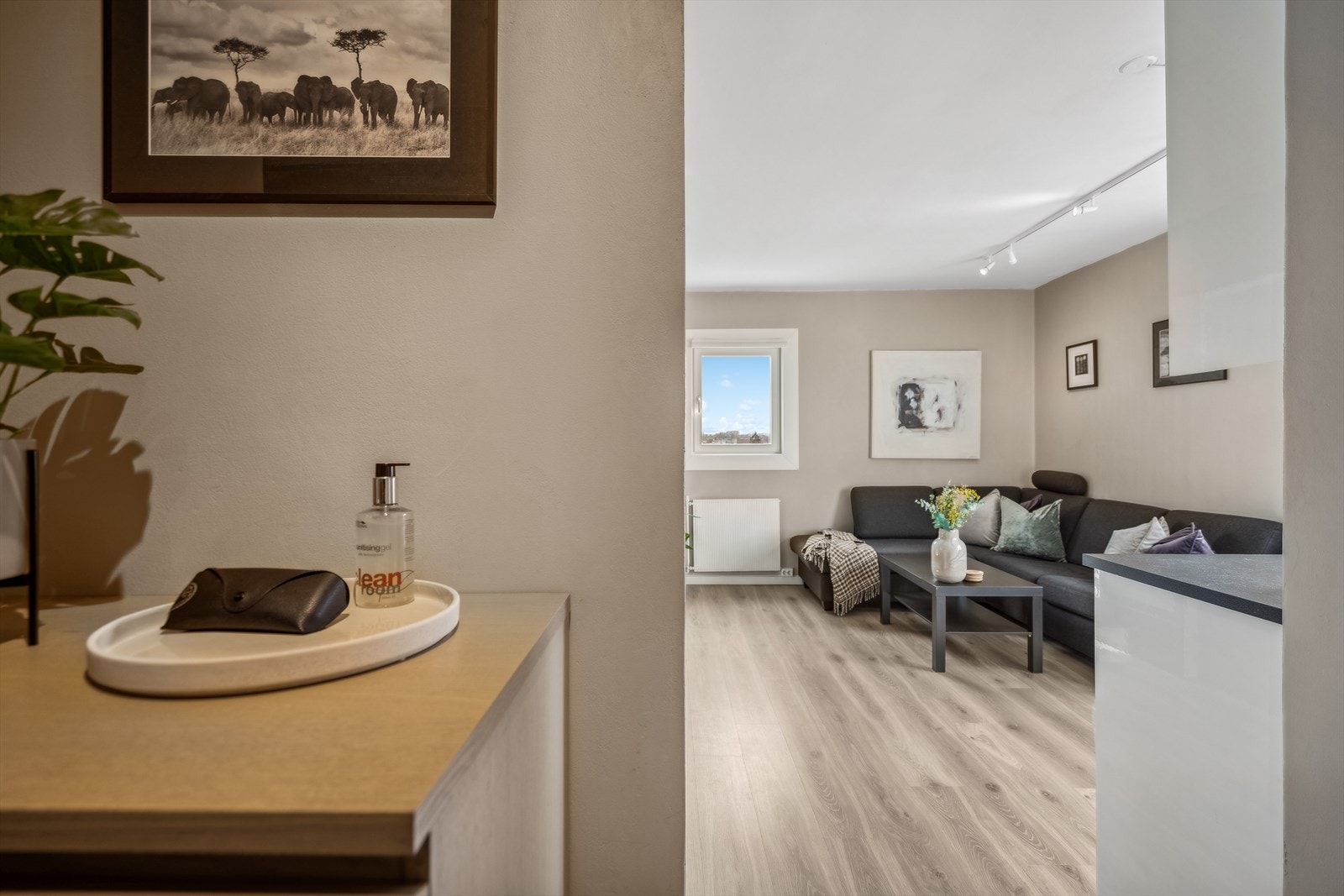 Oppvarming av boligen med radiator fra fjernvarmeanlegg. Galleribilde