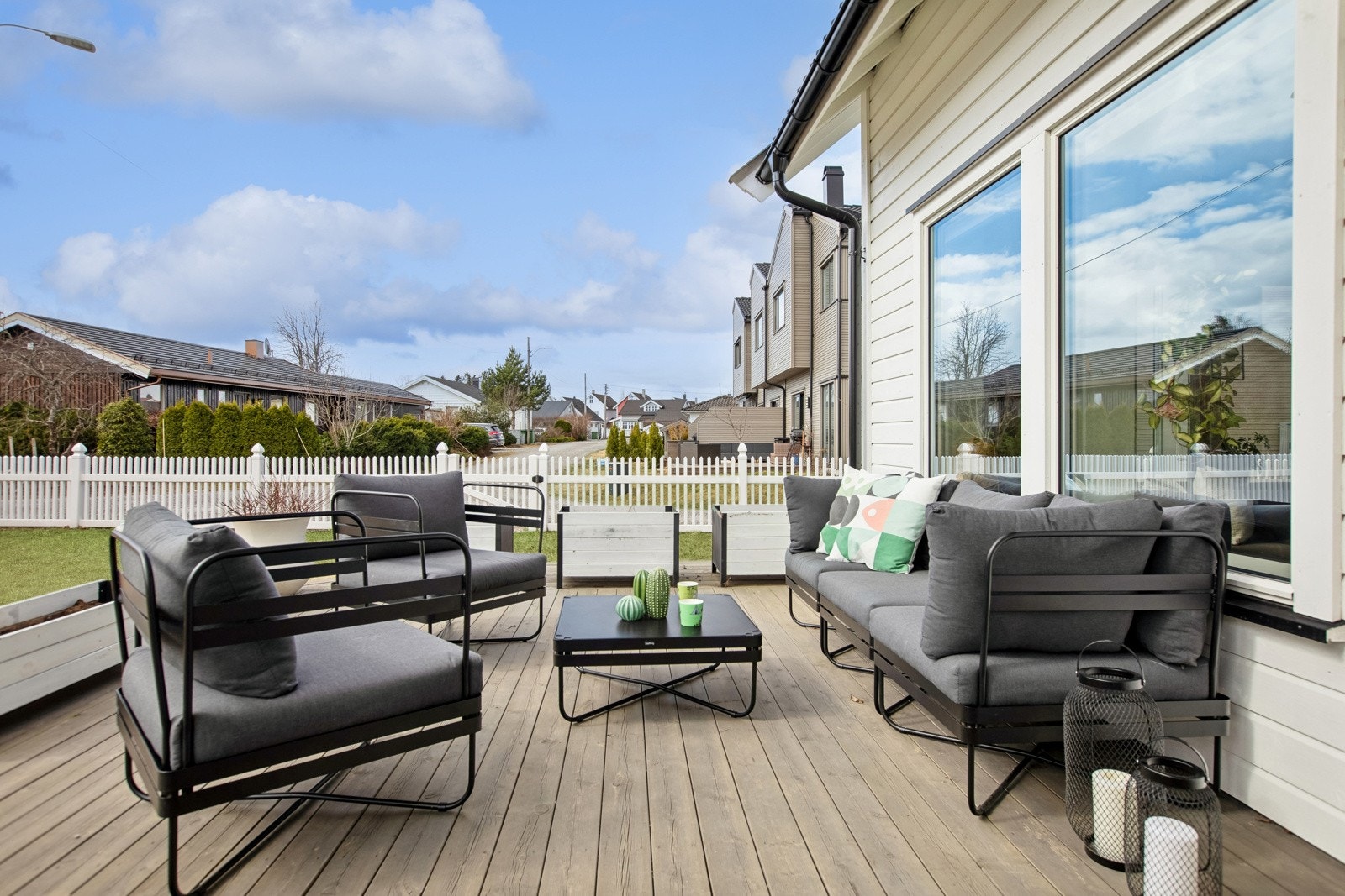 Fyr opp grillen og nyte de lange, lyse sommerkveldene med hyggelig selskap. Galleribilde