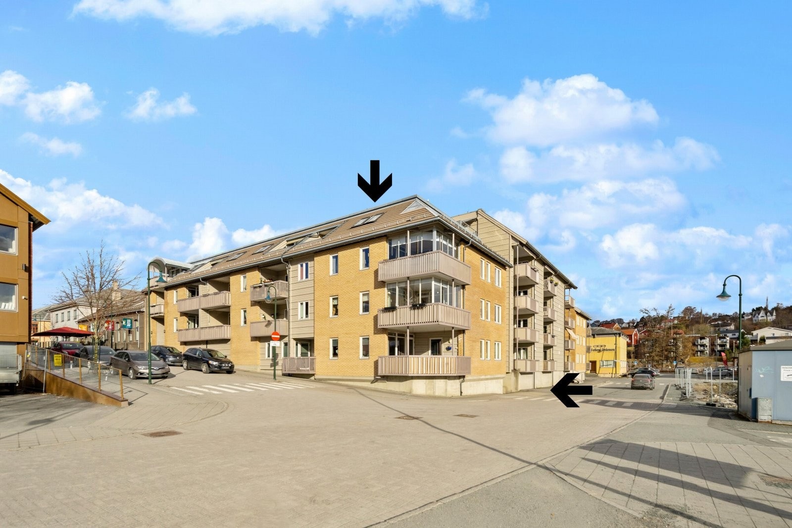 Leiligheten ligger på toppen av Meierigården. Innkjøring til garasjekjeller og bodareal fra gateplan. Galleribilde