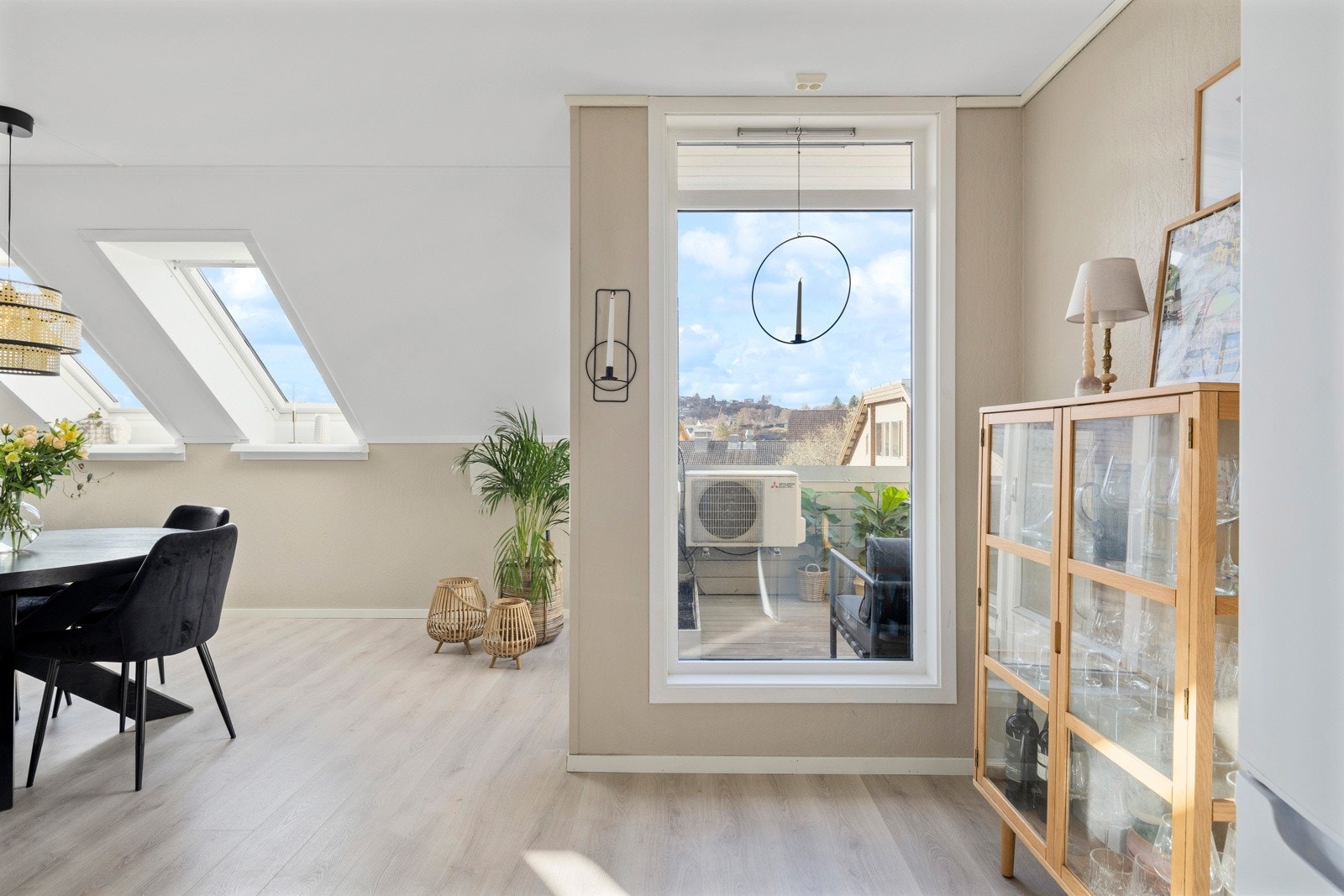 Rikelig med lysinnslipp og tilnærmet null innsyn. Galleribilde
