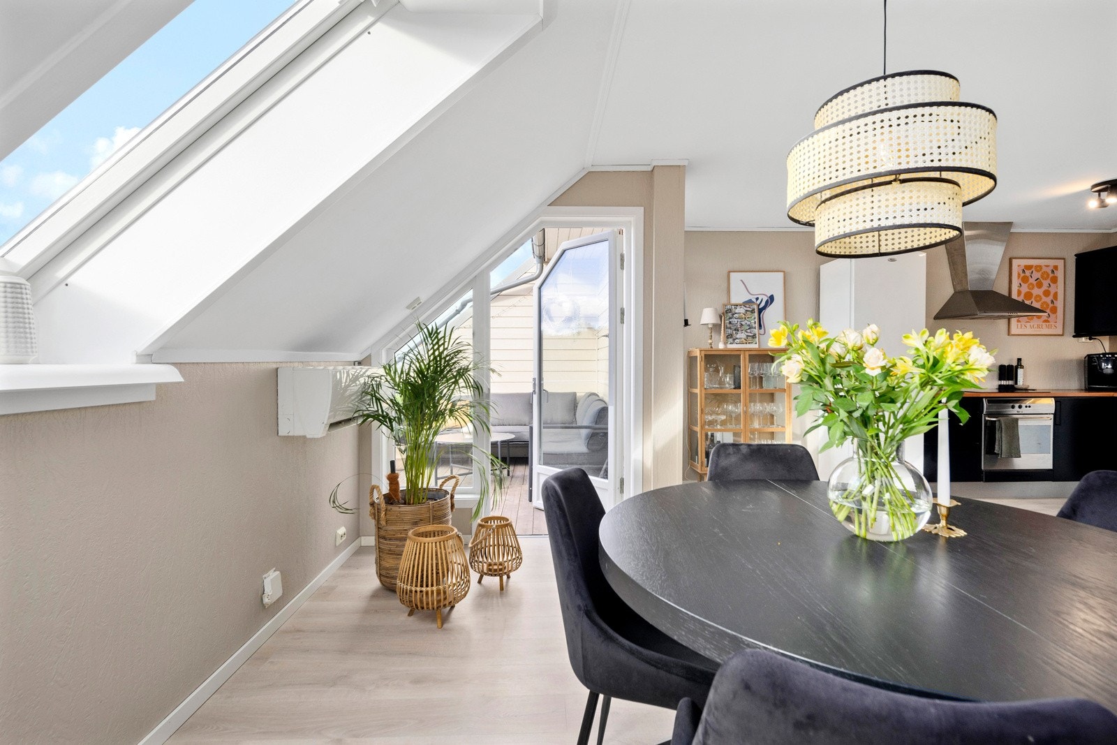 Luft-til-luft varmepumpe gir jevn innetemperatur hele året. Galleribilde