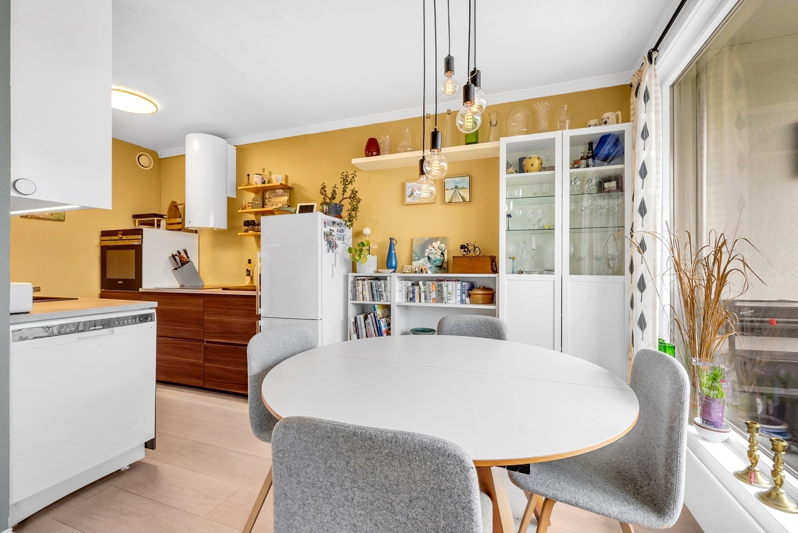 Det er plass for en hyggelig spisegruppe. Galleribilde