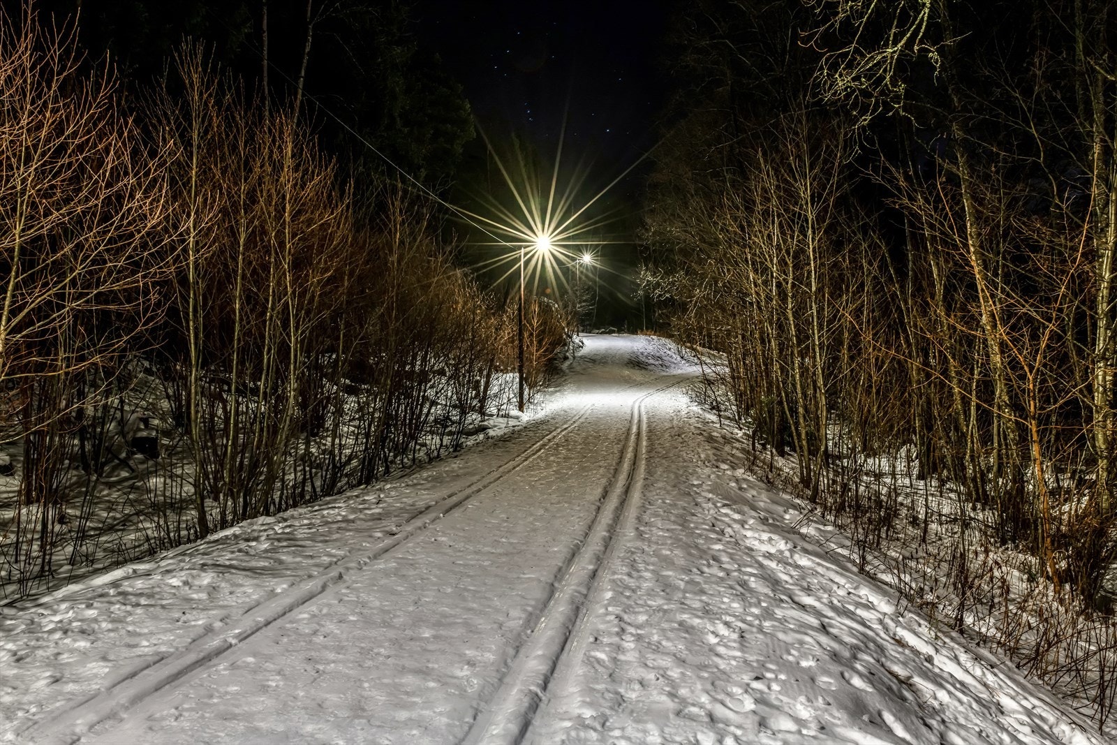 Kort avstand til Østmarka med fine tur muligheter, lysløyper og badevann. Galleribilde