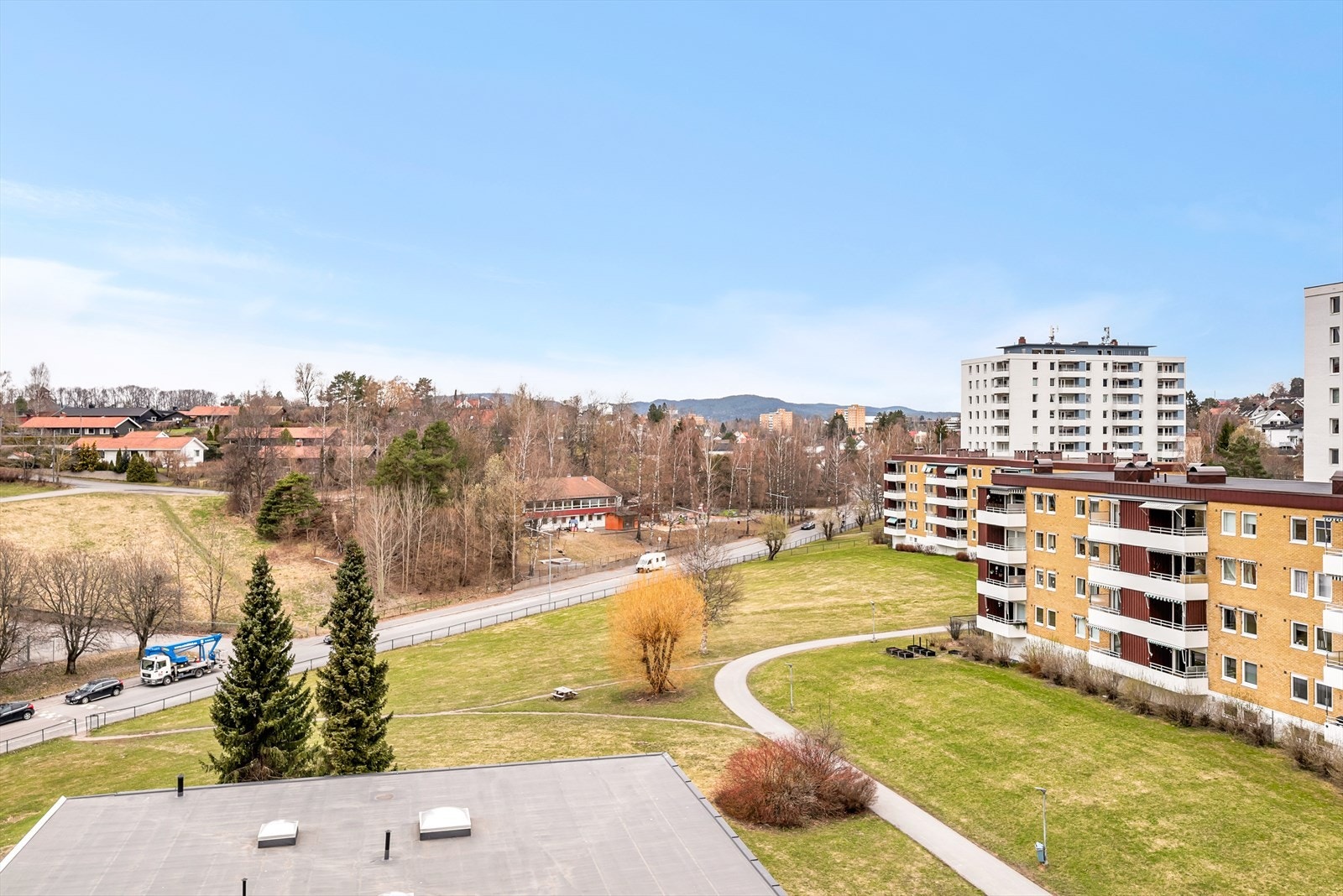 Utsikt over nabolaget fra balkongen. Galleribilde