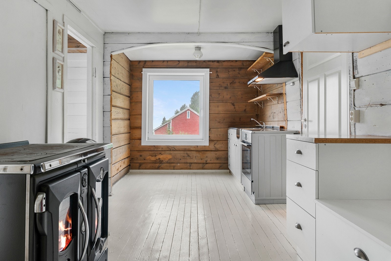 Kjøkkenet er romslig. Galleribilde