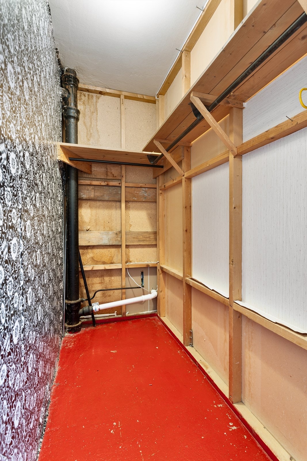 Denne har andre fjernet for å gjøre stue/kjøkken større. Soilrøret i enden med enkel tilgang om man ønsker å flytte kjøkken Galleribilde