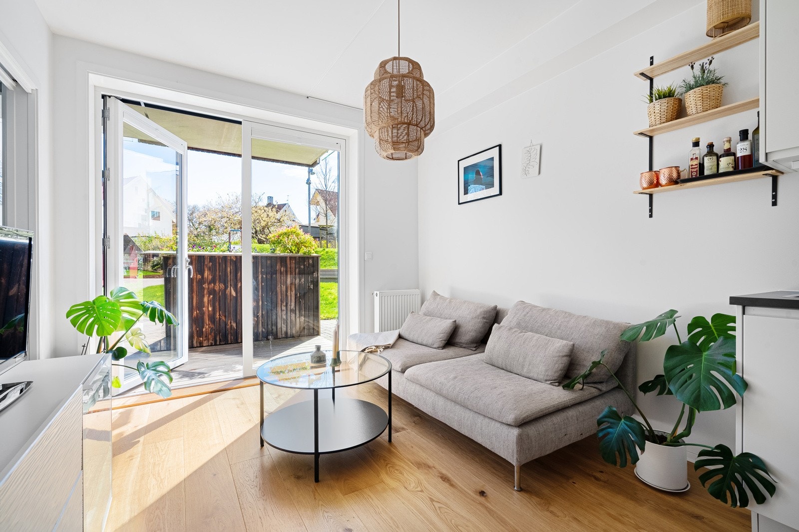 Det er gjennomgående god standard med parkett i alle oppholdsrom. Galleribilde